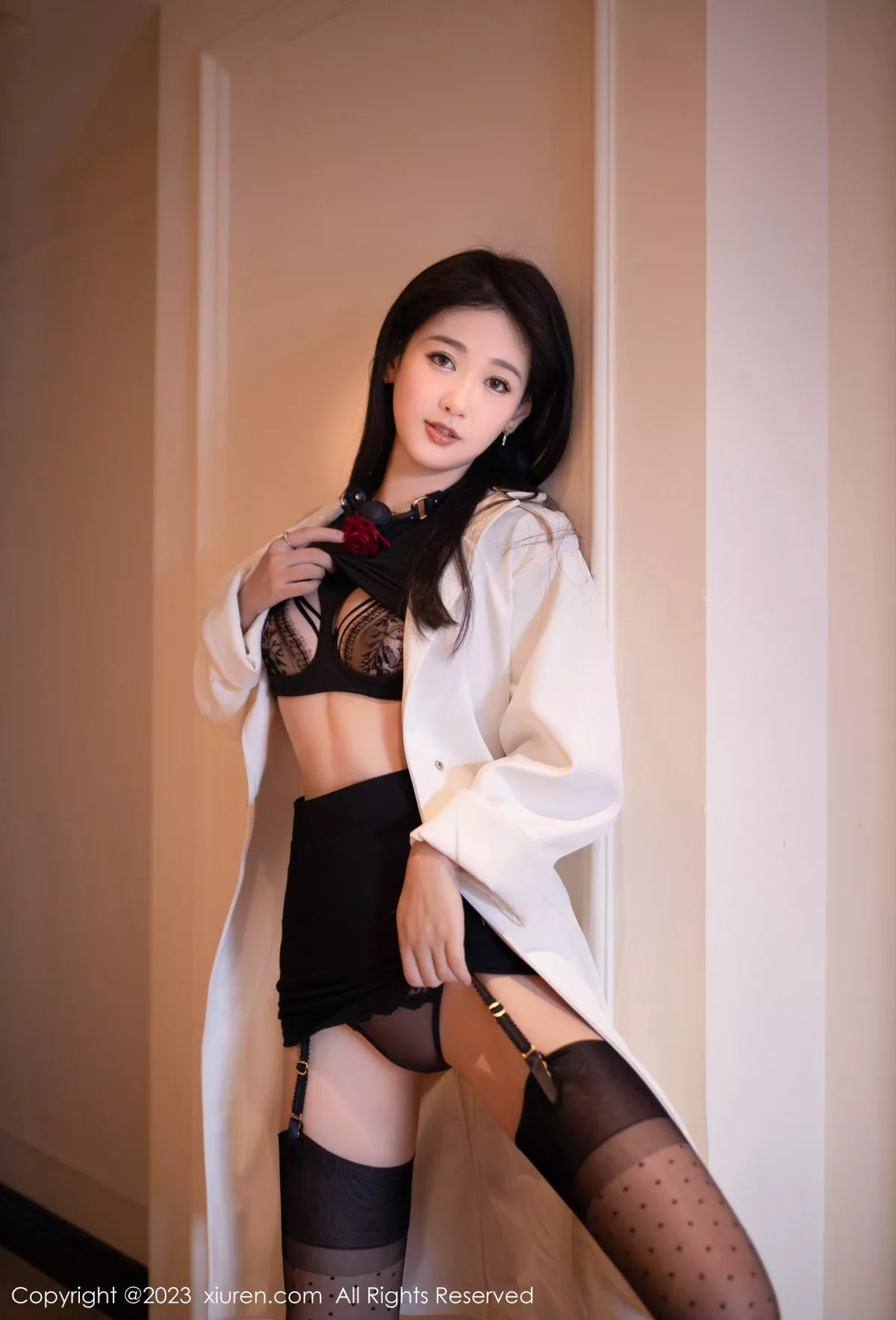 秀人集.com_[XiuRen秀人网]No.6079_模特唐安琪脱白色外衣露黑色轻透蕾丝内衣配黑丝吊袜诱惑写真83P