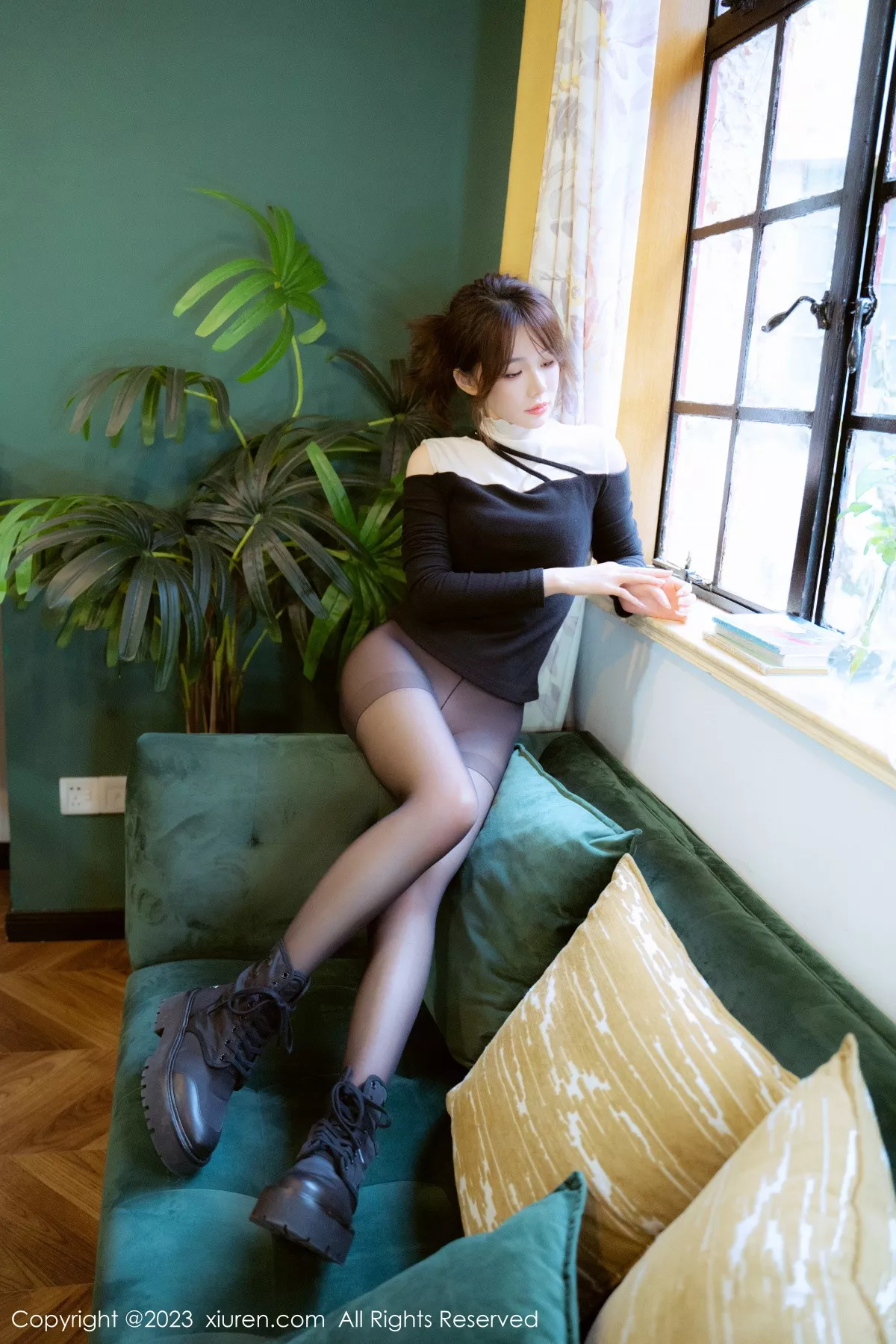 秀人集.com_[XiuRen秀人网]No.6080_模特婠婠么性感黑上衣配黑皮短裙露超薄无内黑丝撩人诱惑写真79P