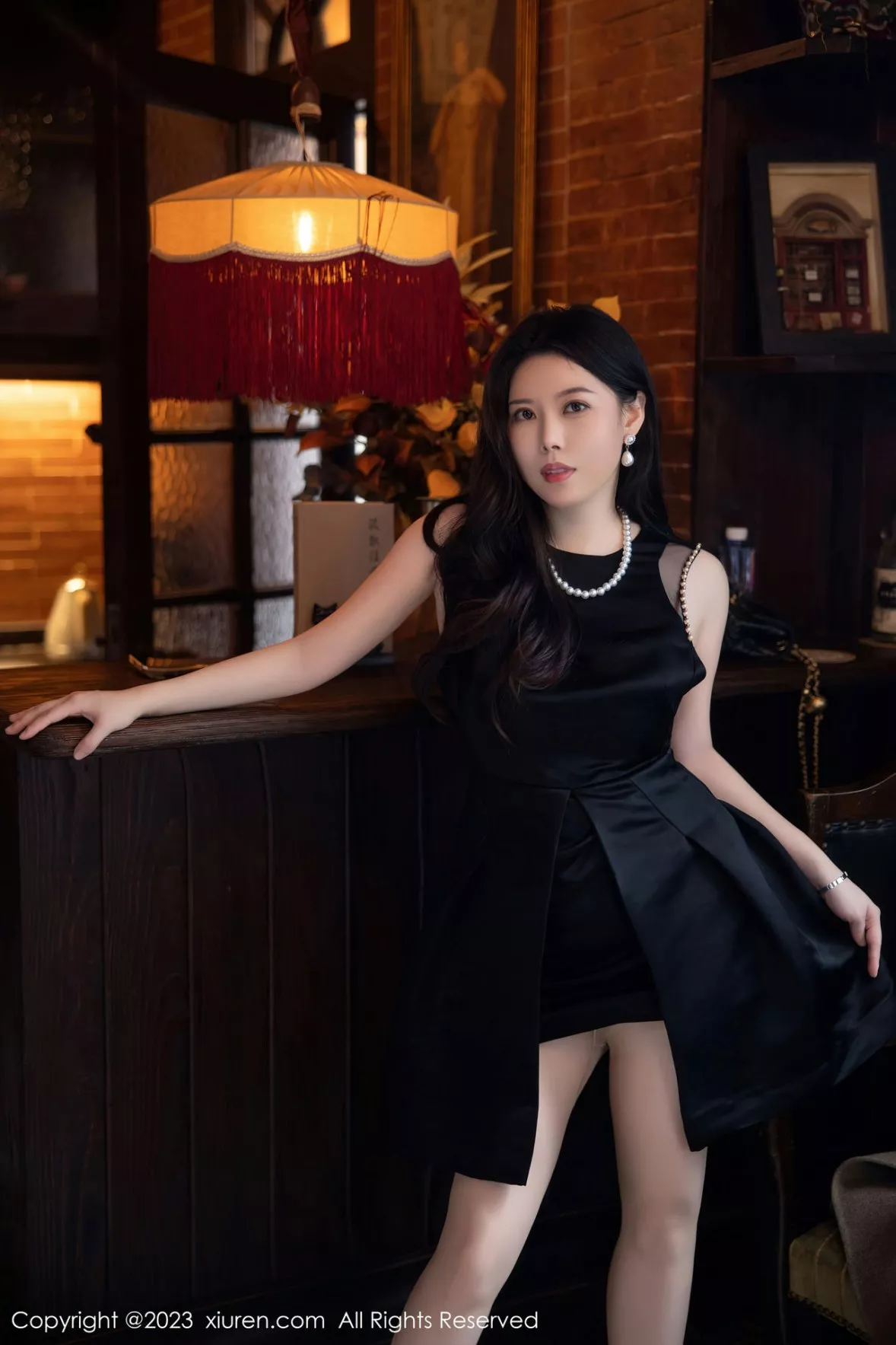 秀人集.com_[XiuRen秀人网]No.6089_模特白茹雪半脱连衣裙露性感红色蕾丝内衣秀丰腴身材诱惑写真72P