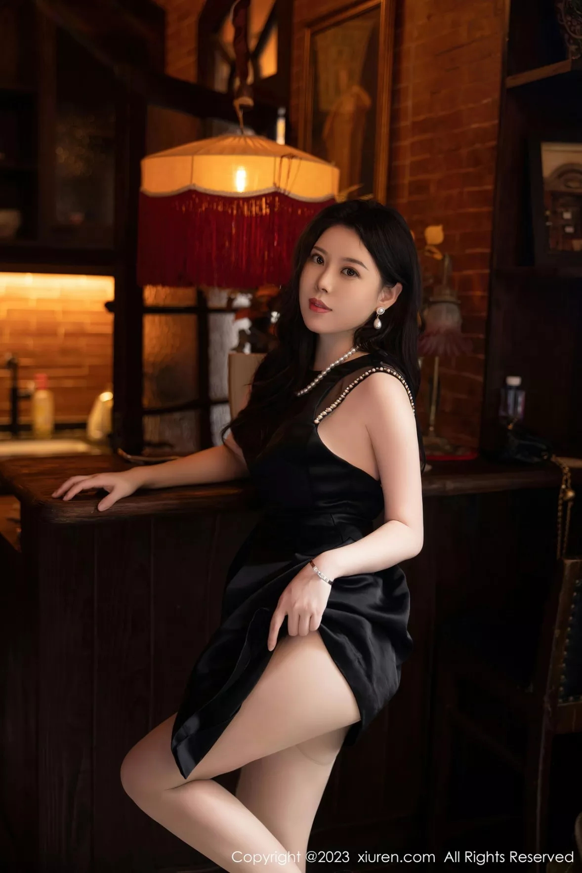 秀人集.com_[XiuRen秀人网]No.6089_模特白茹雪半脱连衣裙露性感红色蕾丝内衣秀丰腴身材诱惑写真72P