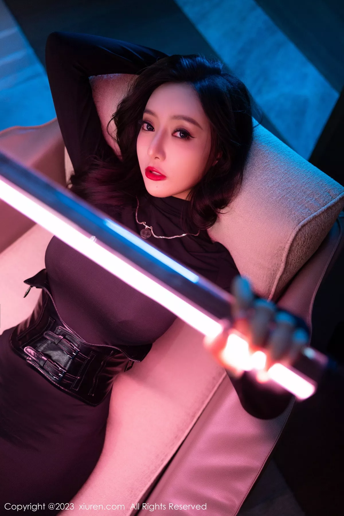 秀人集.com_[XiuRen秀人网]No.6099_女神王馨瑶yanni黑色紧身服饰露暗红色蕾丝内衣完美诱惑写真77P