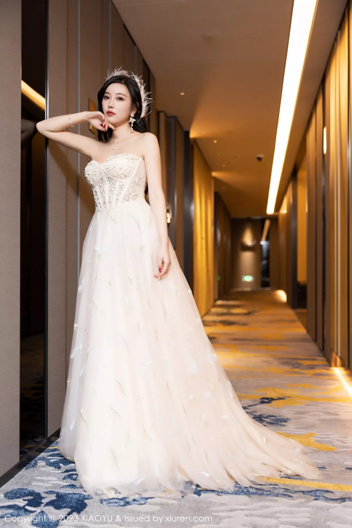 秀人集.com_[XiaoYu画语界]Vol.941_女神杨晨晨Yome生日主题脱连衣长裙露火辣身材极致诱惑写真120P