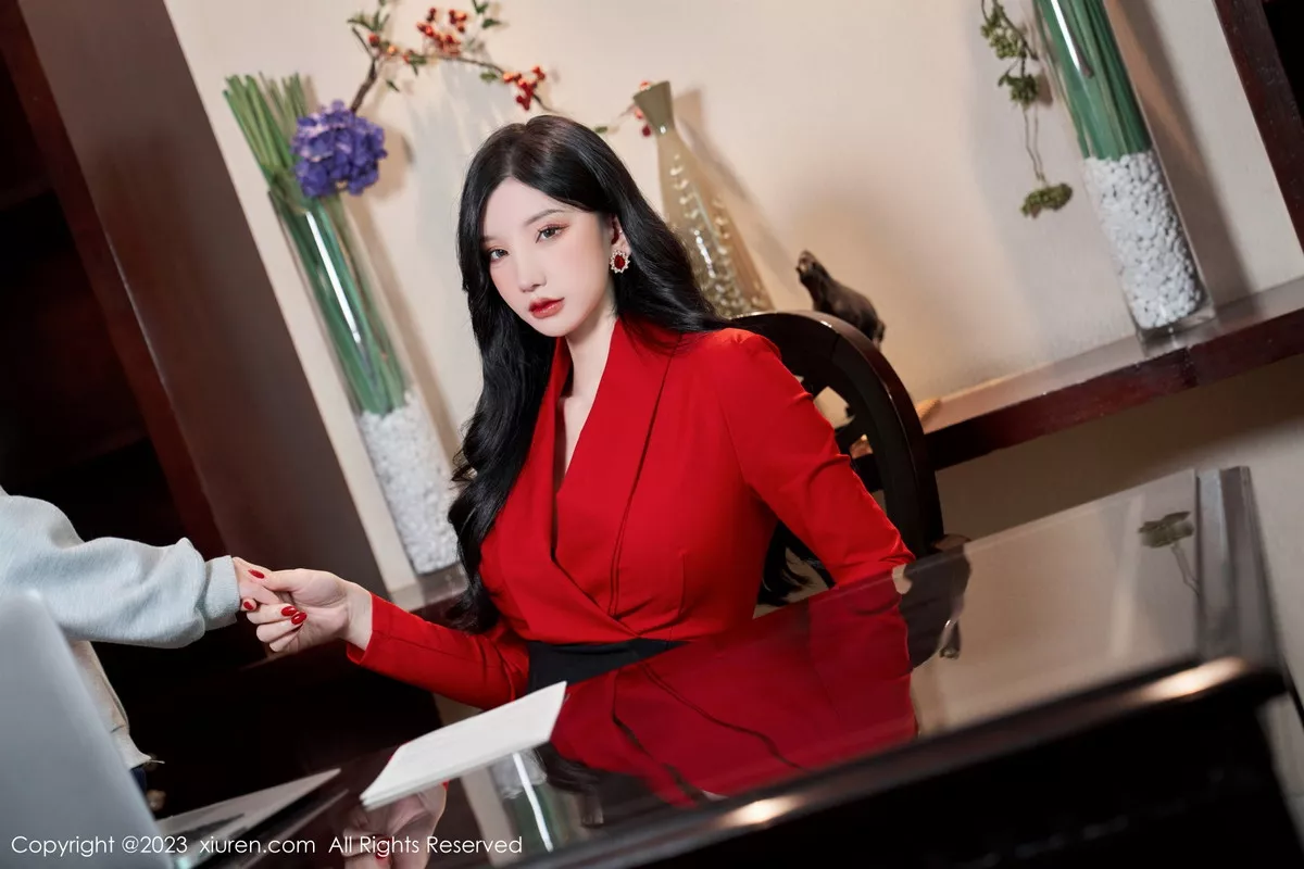 秀人集.com_[XiuRen秀人网]No.6101_女神周于希Sally办公室秘密主题脱制服露黑色蕾丝内衣诱惑写真84P