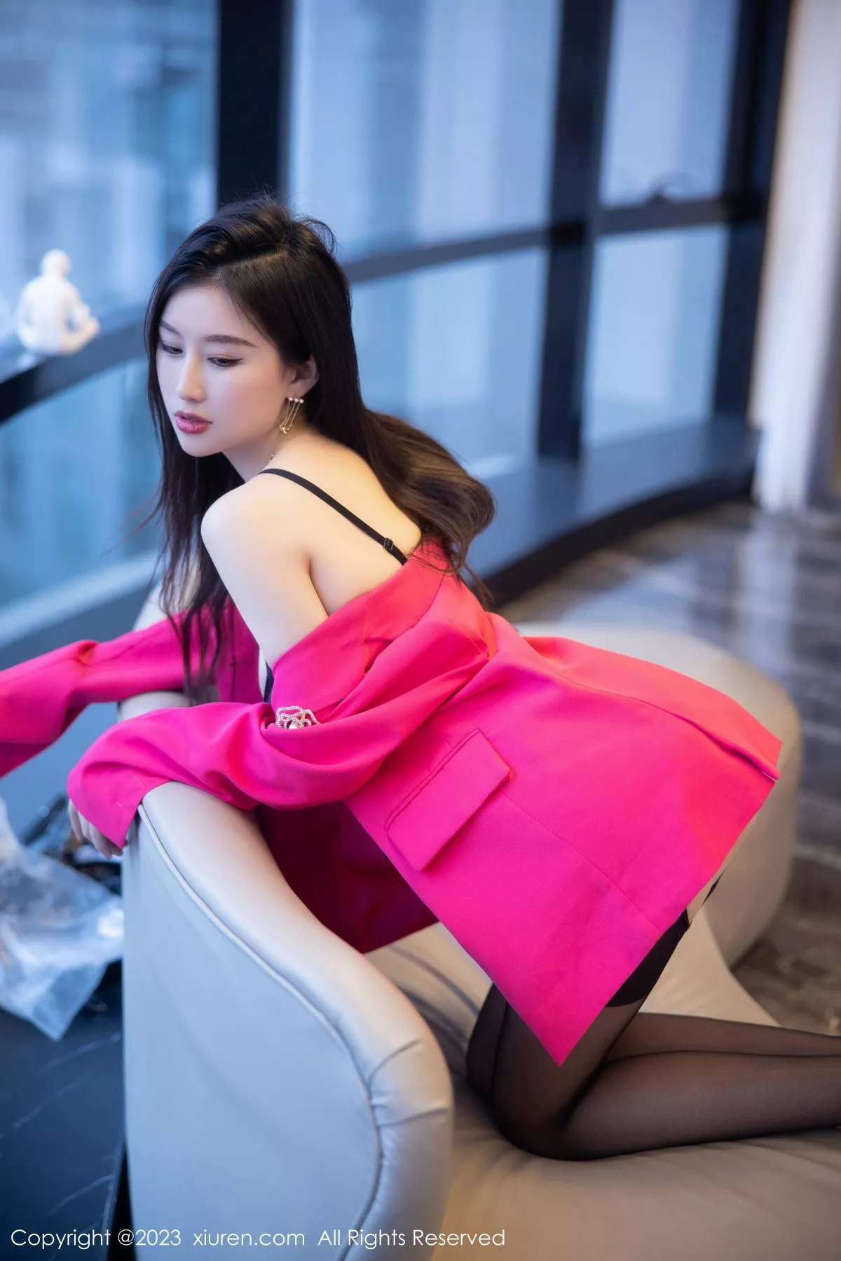 秀人集.com_[XiuRen秀人网]No.6103_模特月音瞳性感黑色情趣吊带服配超薄黑丝秀雪峰美腿诱惑写真93P