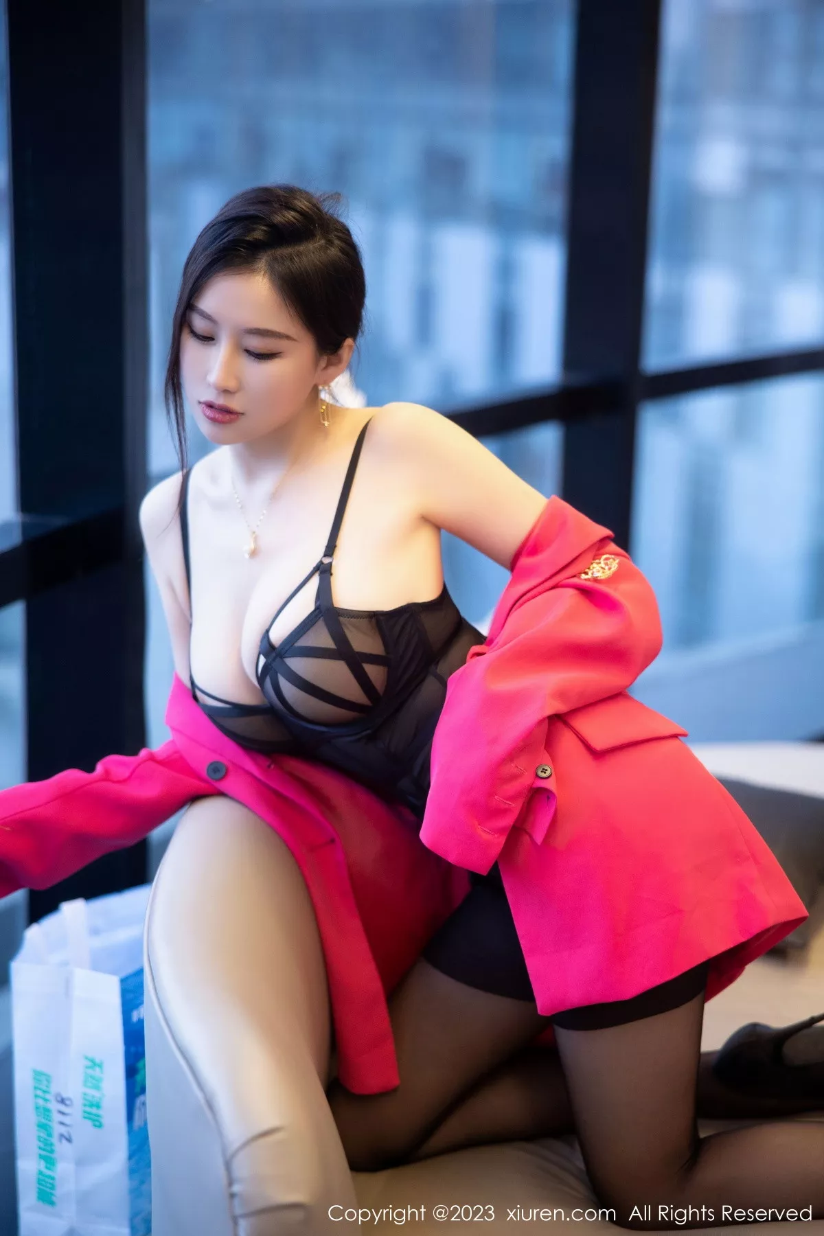 秀人集.com_[XiuRen秀人网]No.6103_模特月音瞳性感黑色情趣吊带服配超薄黑丝秀雪峰美腿诱惑写真93P