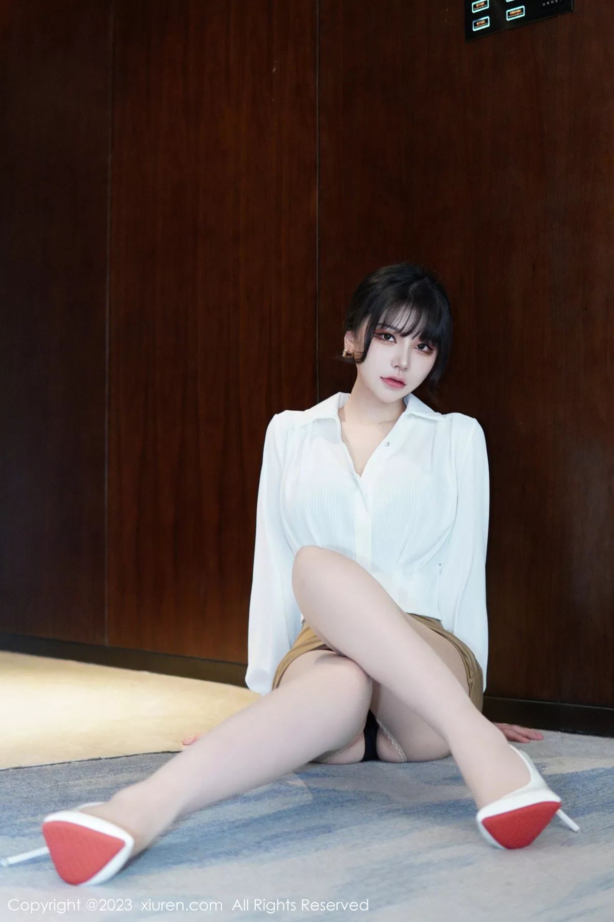 秀人集.com_[XiuRen秀人网]No.6111_模特桃桃子_性感白T配黄色短裙露蕾丝内衣配开档肉丝诱惑写真86P