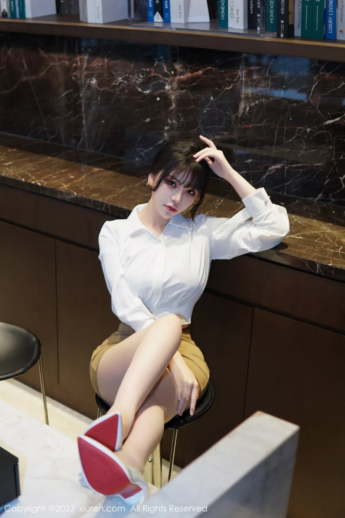 秀人集.com_[XiuRen秀人网]No.6111_模特桃桃子_性感白T配黄色短裙露蕾丝内衣配开档肉丝诱惑写真86P