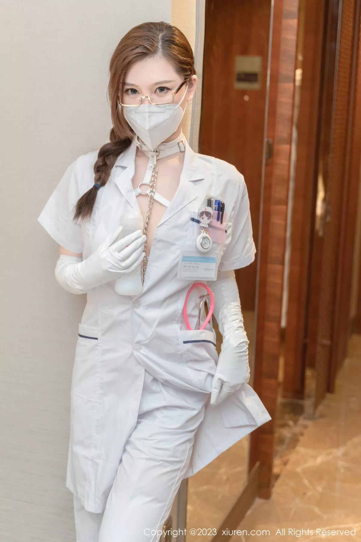 秀人集.com_[XiuRen秀人网]No.6108_模特顾乔楠Cora阳朔旅拍脱护士服露皮质情趣内衣惹火诱惑写真65P