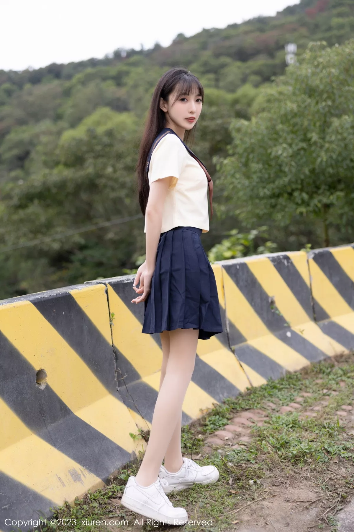 秀人集.com_[XiuRen秀人网]No.6126_模特林星阑海南岛旅拍脱学妹制服露白色内衣原色丝袜诱惑写真81P