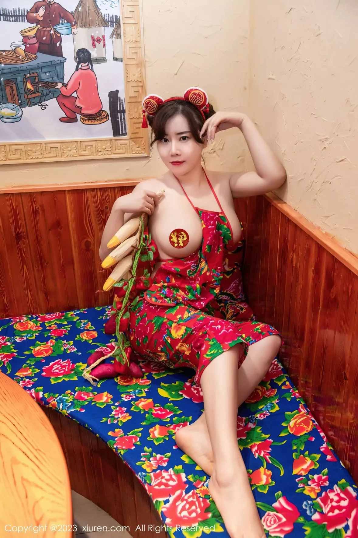 秀人集.com_[XiuRen秀人网]No.6121_模特王婉悠Queen餐桌场景东北大花布布兜秀惹火身材诱惑写真51P