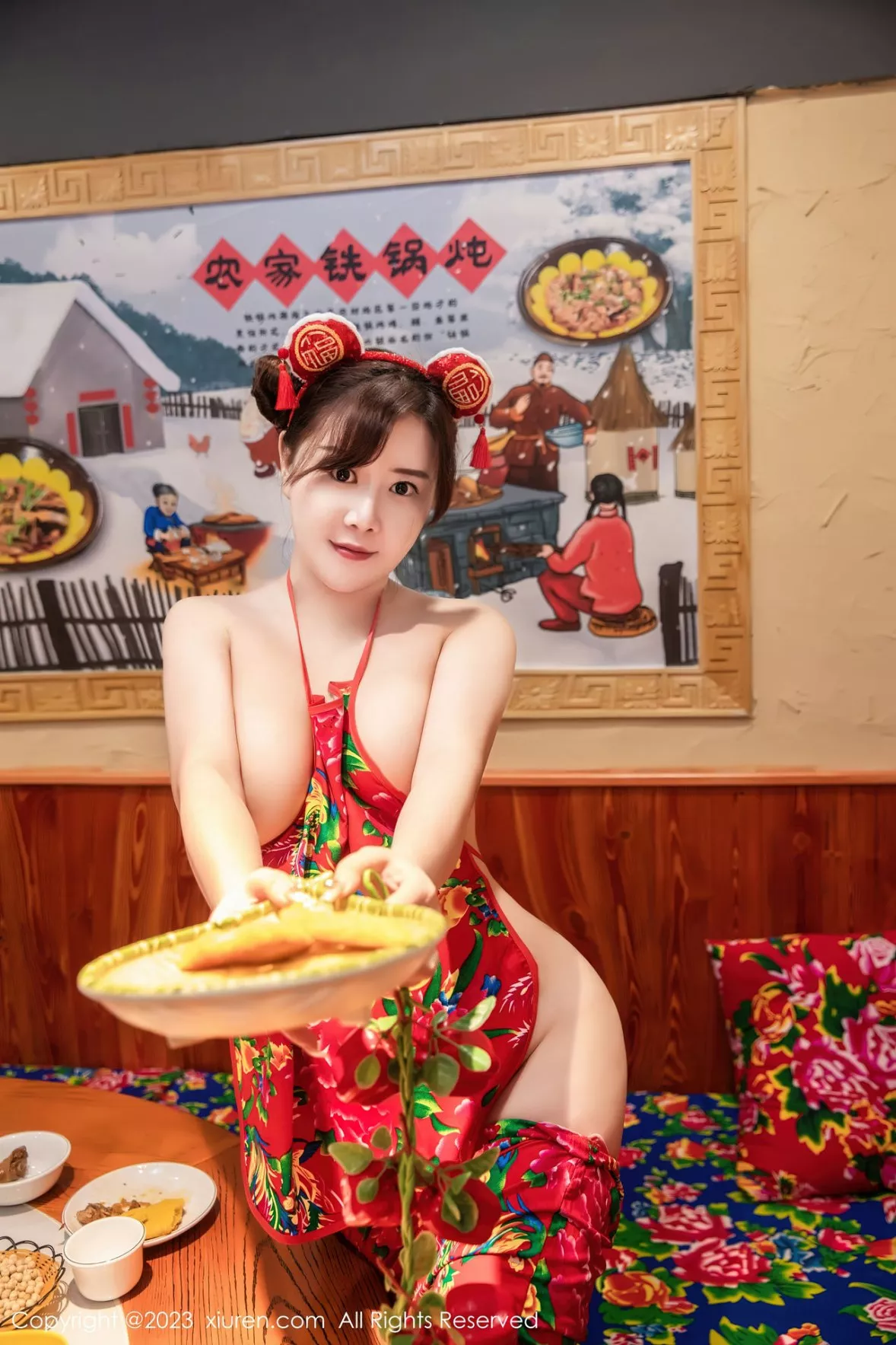 秀人集.com_[XiuRen秀人网]No.6121_模特王婉悠Queen餐桌场景东北大花布布兜秀惹火身材诱惑写真51P