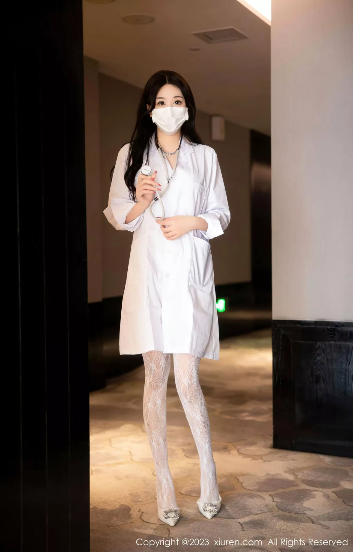 秀人集.com_[XiuRen秀人网]No.6130_模特江真真护士服露红色蕾丝内衣配蕾丝袜秀曼妙身姿诱惑写真105P