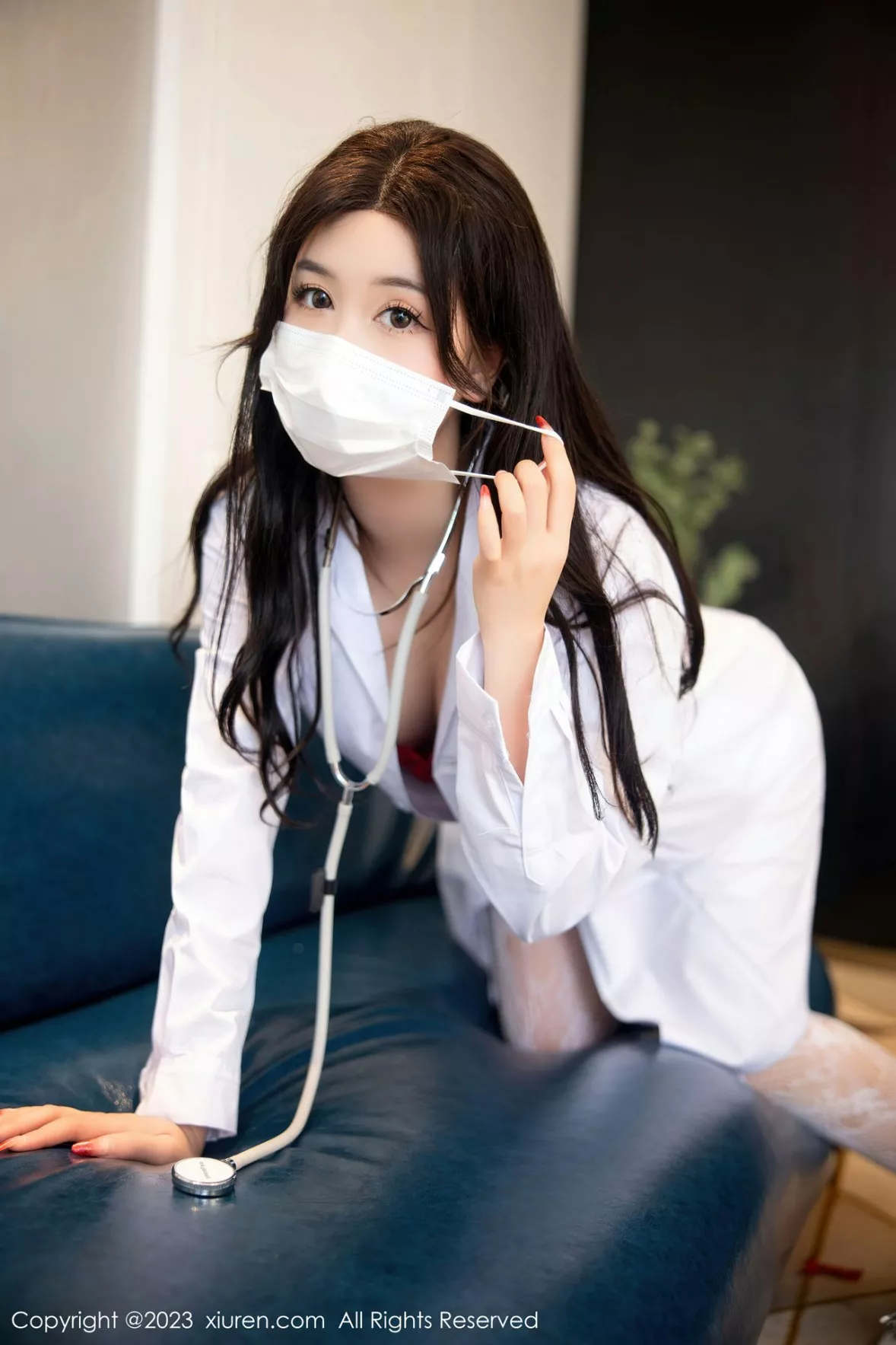 秀人集.com_[XiuRen秀人网]No.6130_模特江真真护士服露红色蕾丝内衣配蕾丝袜秀曼妙身姿诱惑写真105P