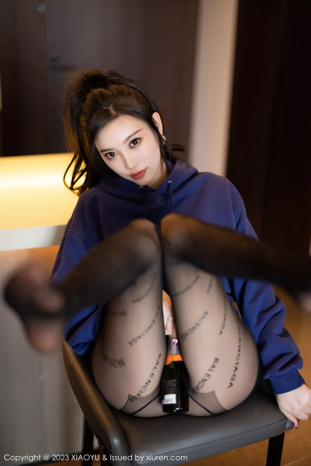 秀人集.com_[XiaoYu画语界]Vol.946_女神杨晨晨Yome脱外套露蕾丝内衣超薄黑丝秀完美身材诱惑写真82P