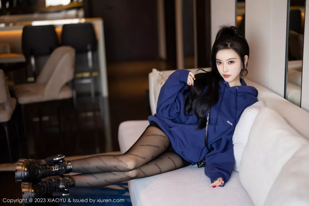 秀人集.com_[XiaoYu画语界]Vol.946_女神杨晨晨Yome脱外套露蕾丝内衣超薄黑丝秀完美身材诱惑写真82P