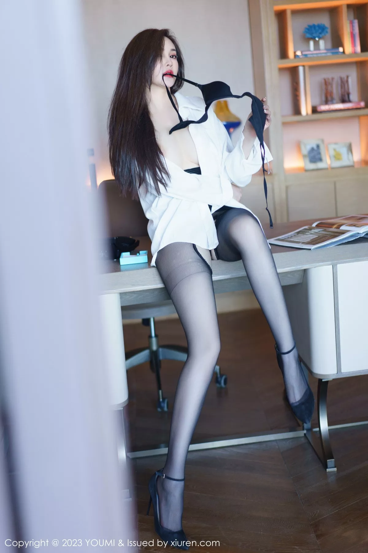 秀人集.com_[YouMi尤蜜荟]Vol.890_女神Carol周妍希白色上衣配黑短裙露性感内衣破烂黑丝诱惑写真97P