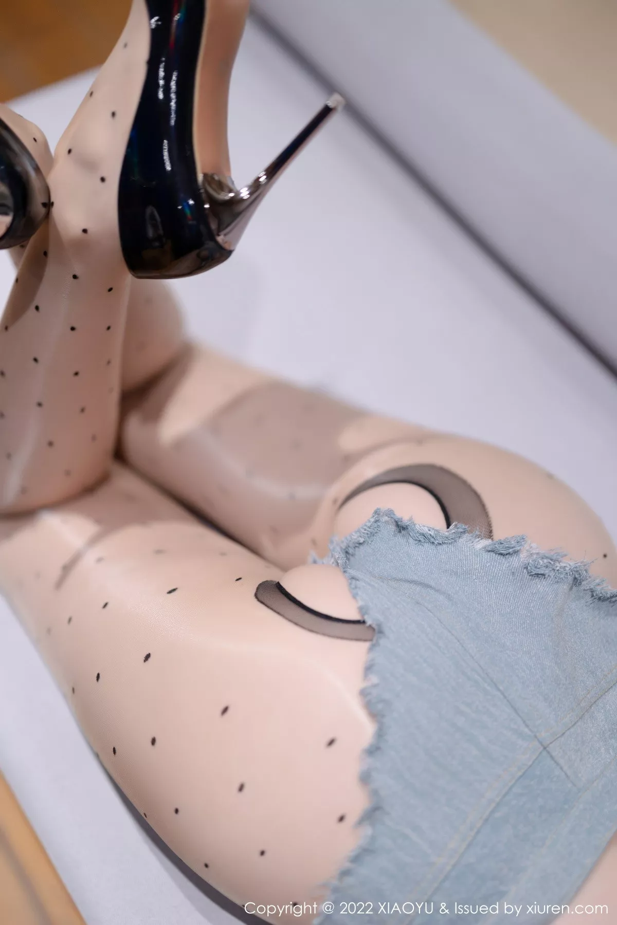 秀人集.com_[XiaoYu画语界]Vol.930_女神Cherry樱桃酱白色短款上衣配牛仔短裤秀完美身材诱惑写真86P