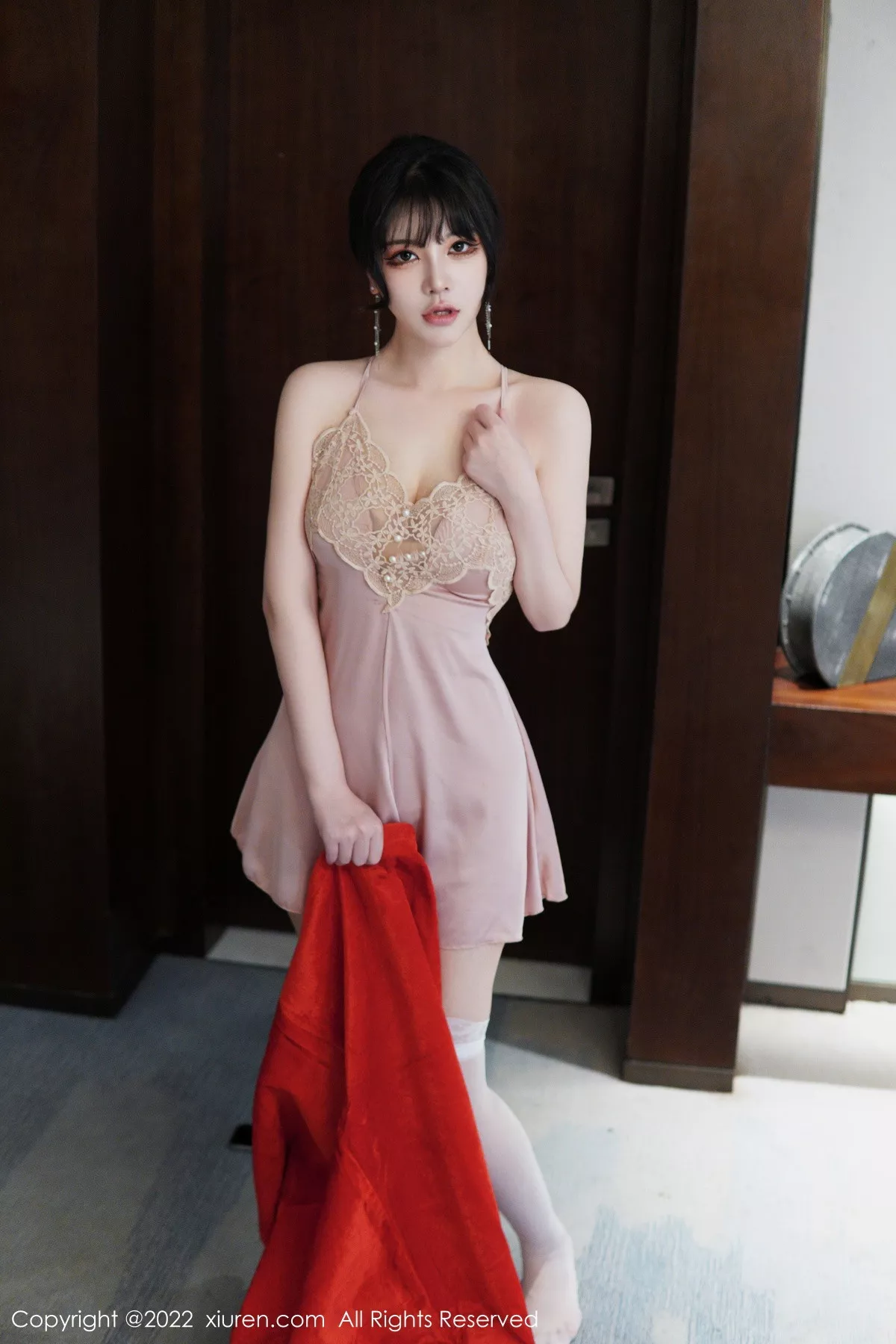 秀人集.com_[XiuRen秀人网]No.6022_新人模特桃桃子性感粉色睡裙配白丝袜秀曼妙身姿迷人诱惑写真72P