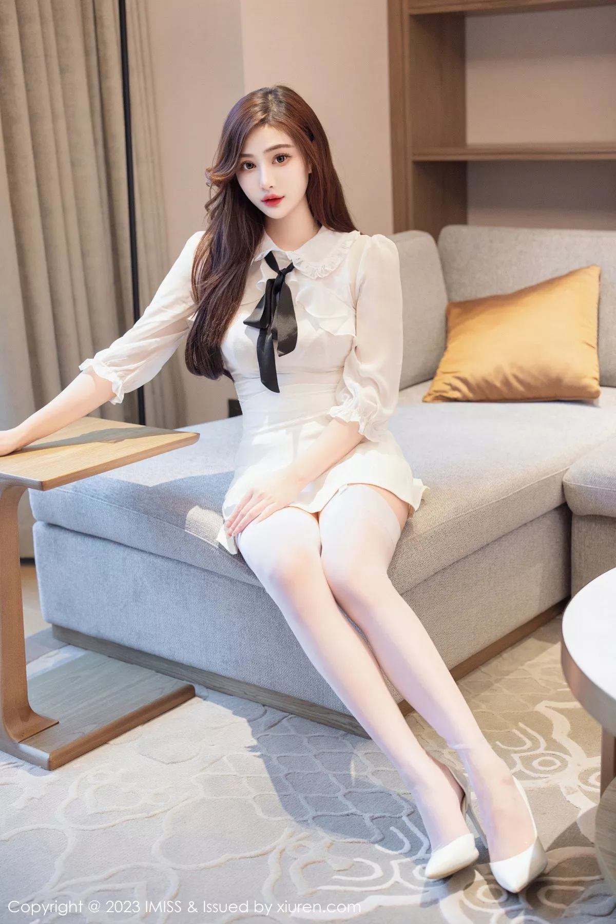 秀人集.com_[IMISS爱蜜社]Vol.712_气质女神Lavinia肉肉白色薄纱服饰露蕾丝内衣白丝吊袜诱惑写真44P