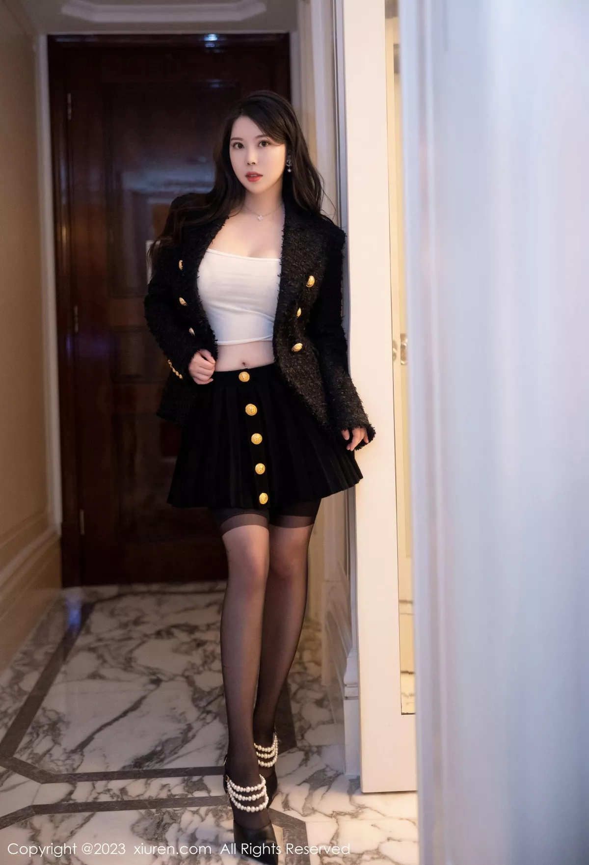 秀人集.com_[XiuRen秀人网]No.6147_模特白茹雪私房半脱露金色带图案内衣配黑丝吊袜极致魅惑写真79P