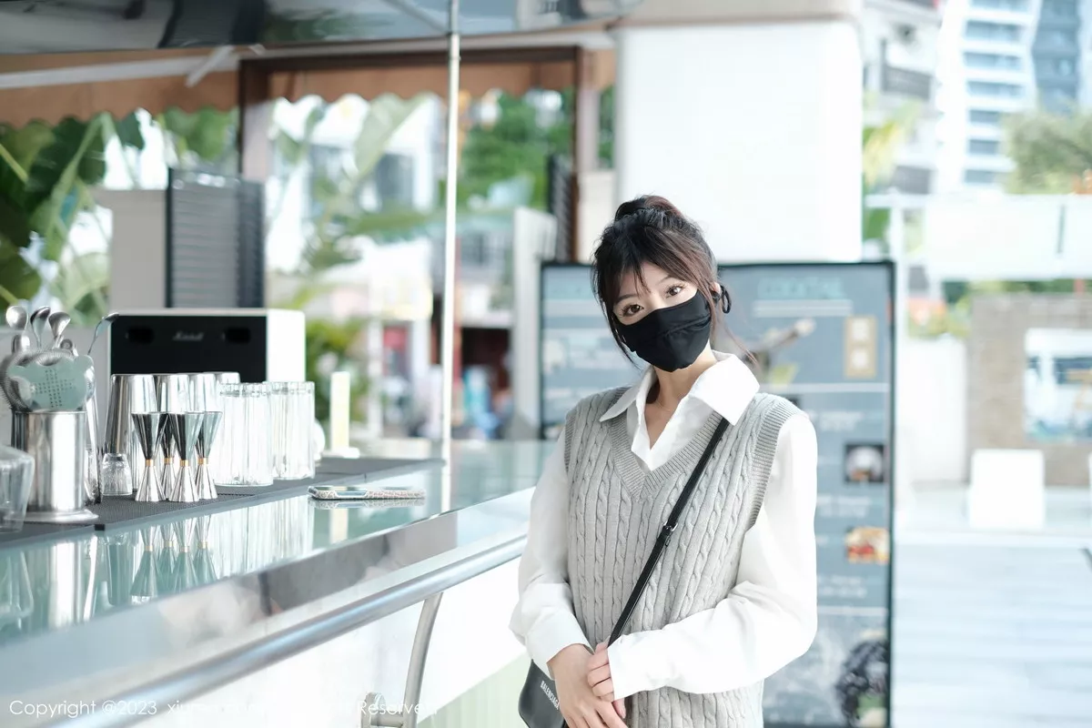 秀人集.com_[XiuRen秀人网]No.6145_模特佘贝拉bella南京旅拍性感白T配灰色短裙秀完美身材迷人写真59P