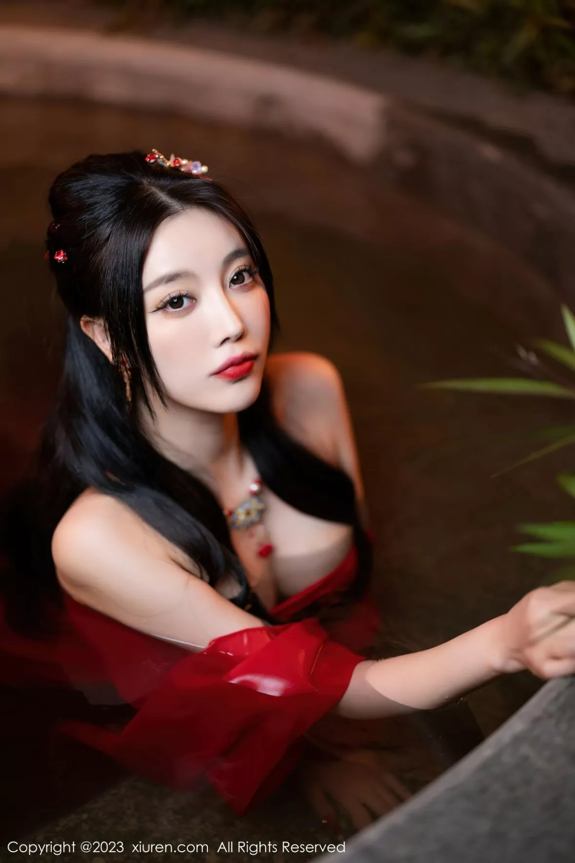 秀人集.com_[XiuRen秀人网]No.6149_女神杨晨晨Yome温泉性感半透红色丝绸秀丰满身材惹火诱惑写真88P