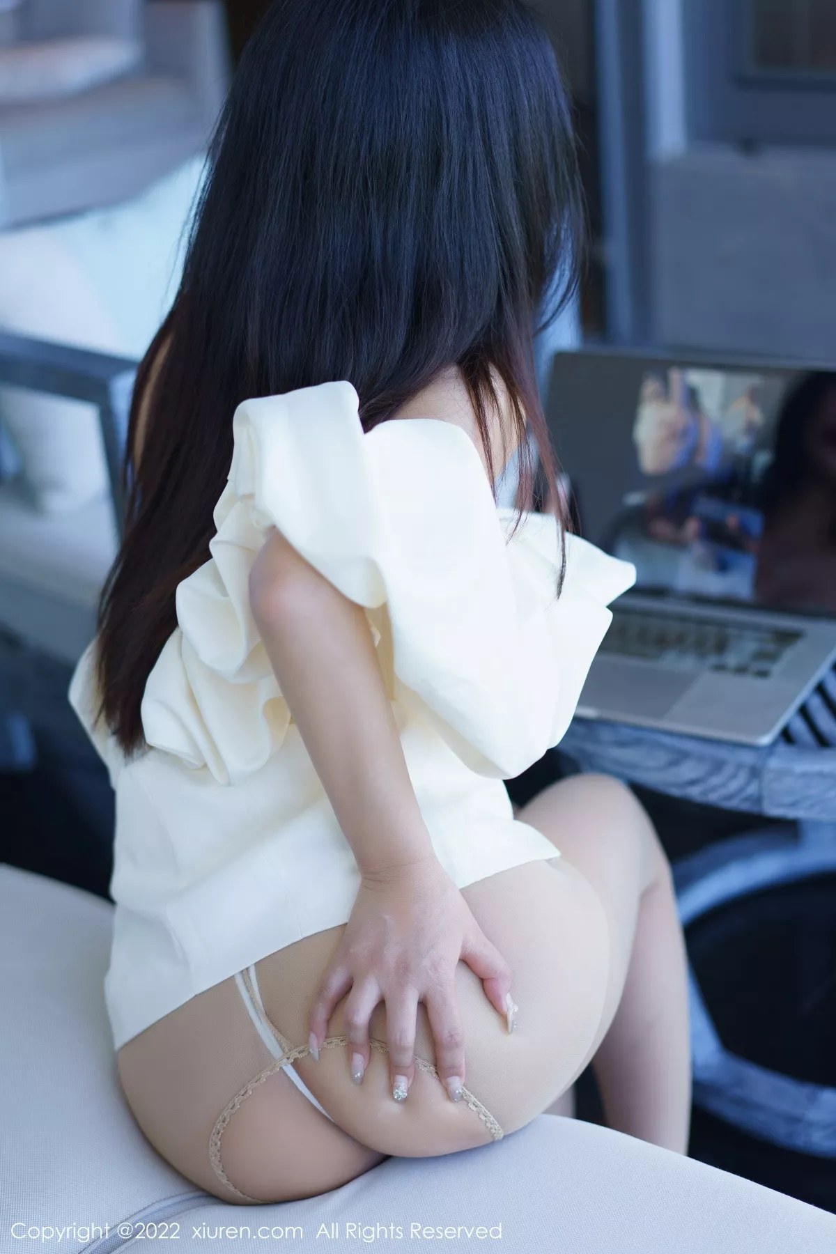 秀人集.com_[XiuRen秀人网]No.6032_模特Laura阿姣性感白色露肩连衣短裙秀曼妙身姿甜美迷人写真92P