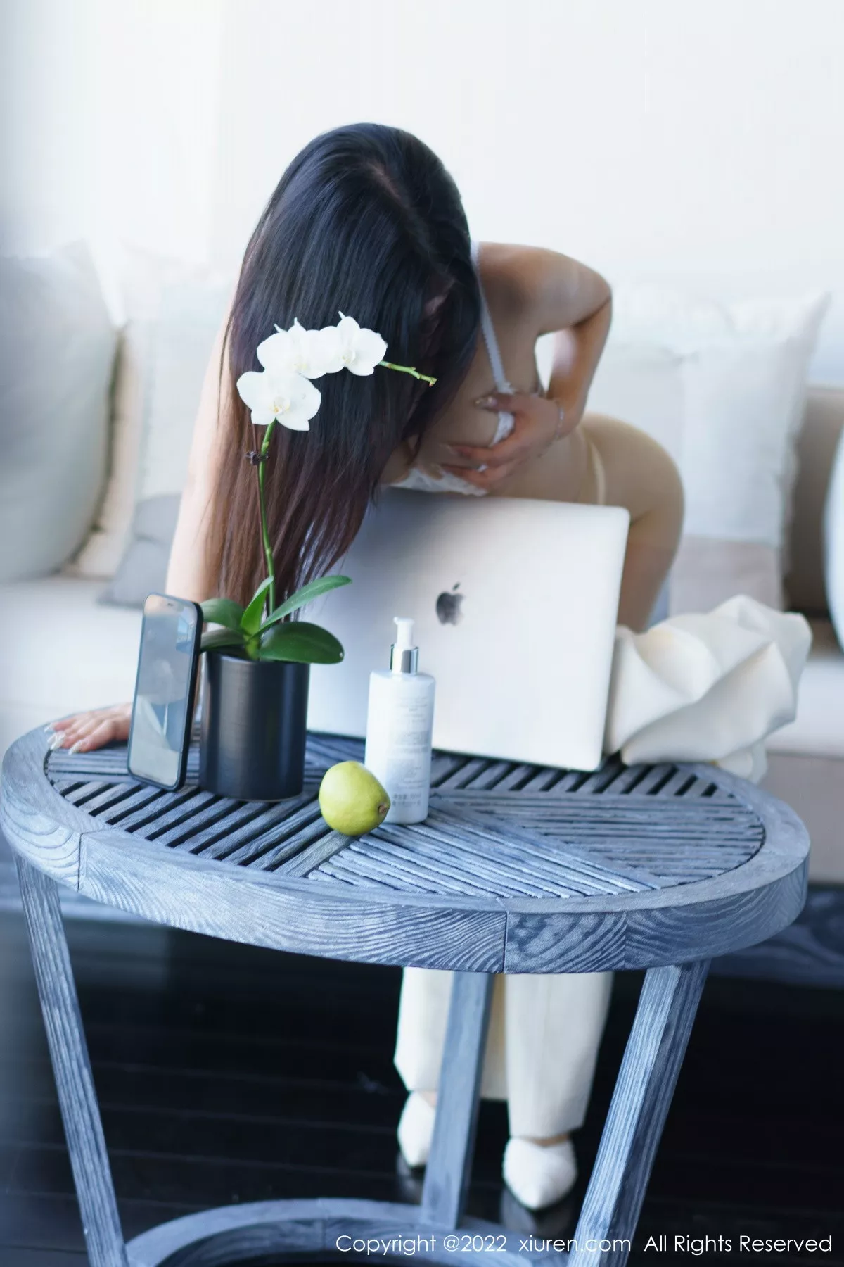 秀人集.com_[XiuRen秀人网]No.6032_模特Laura阿姣性感白色露肩连衣短裙秀曼妙身姿甜美迷人写真92P