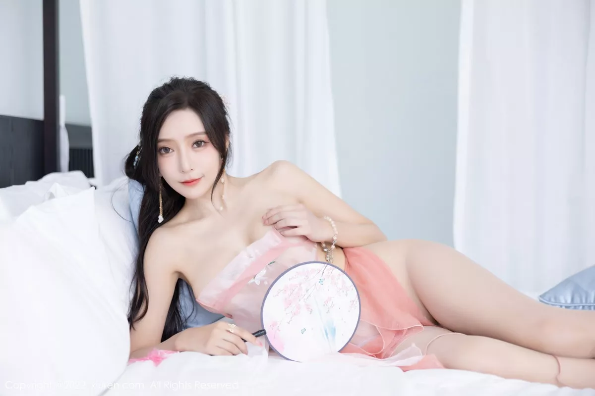 秀人集.com_[XiuRen秀人网]No.6040_女神王馨瑶yanni私房粉色肚兜配超薄肉丝秀惹火身材诱惑写真81P