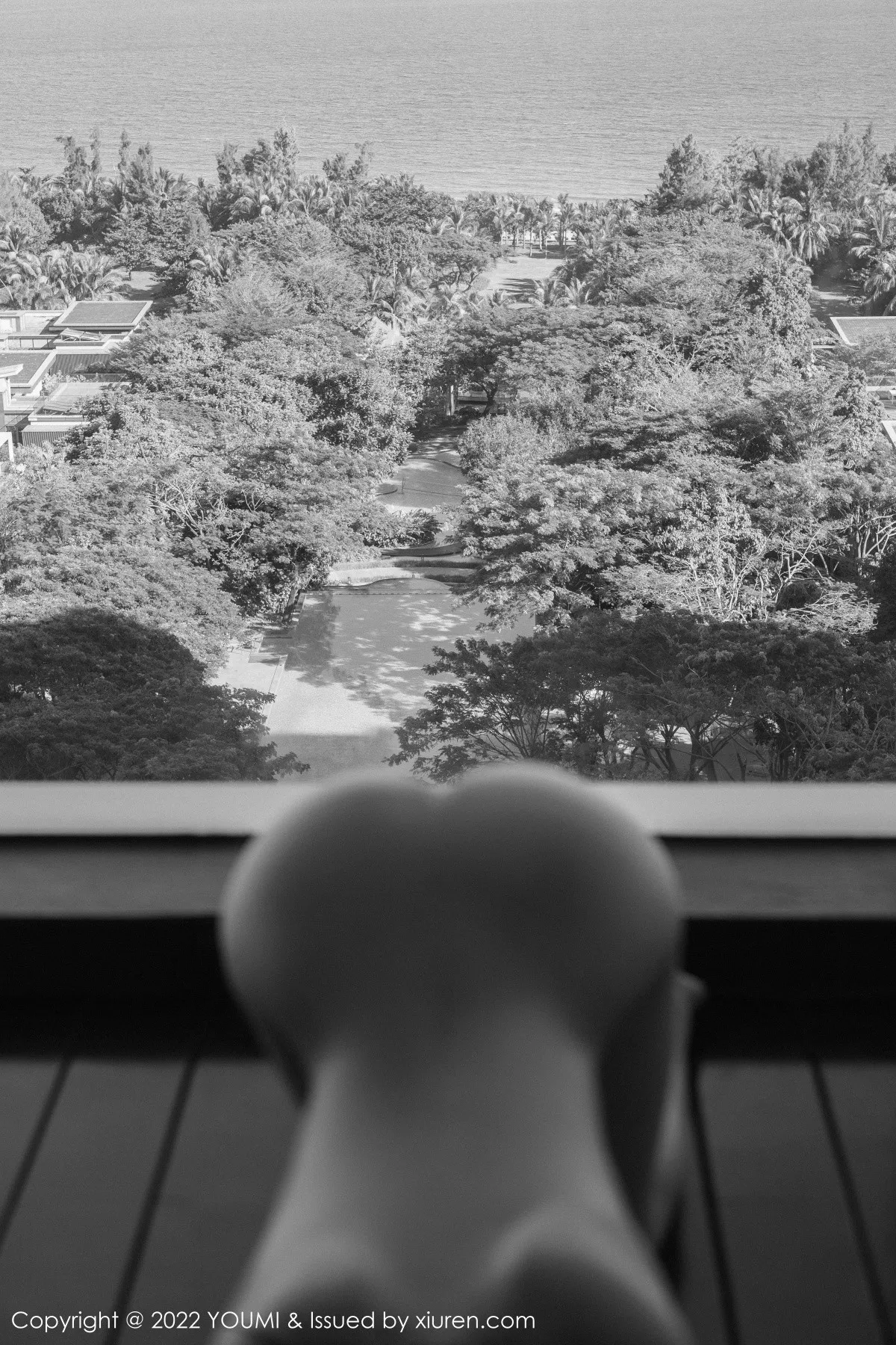 秀人集.com_[YouMi尤蜜荟]Vol.882_女神Carol周妍希性感暗红吊带长裙半撩秀豪乳翘臀惹火诱惑写真53P