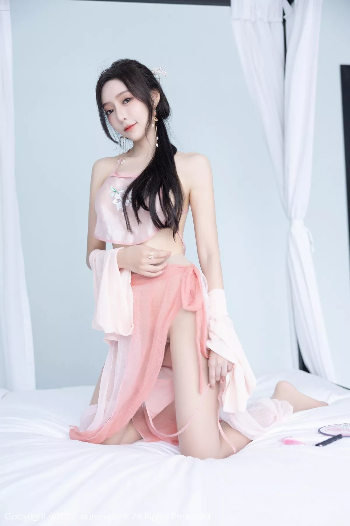 秀人集.com_[XiuRen秀人网]No.6040_女神王馨瑶yanni私房粉色肚兜配超薄肉丝秀惹火身材诱惑写真81P