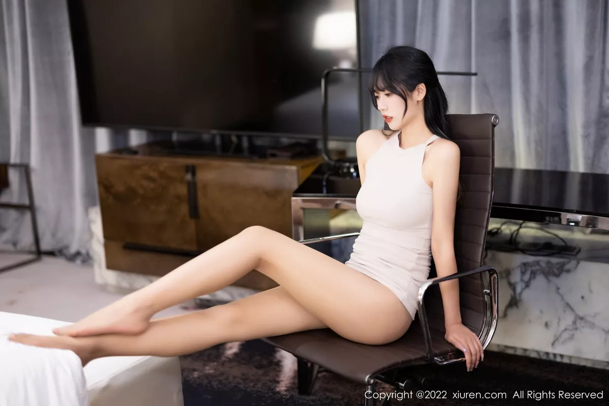 秀人集.com_[XiuRen秀人网]No.6043_模特林子遥性感浅灰色连衣短裙配超薄肉丝秀曼妙身姿迷人写真70P