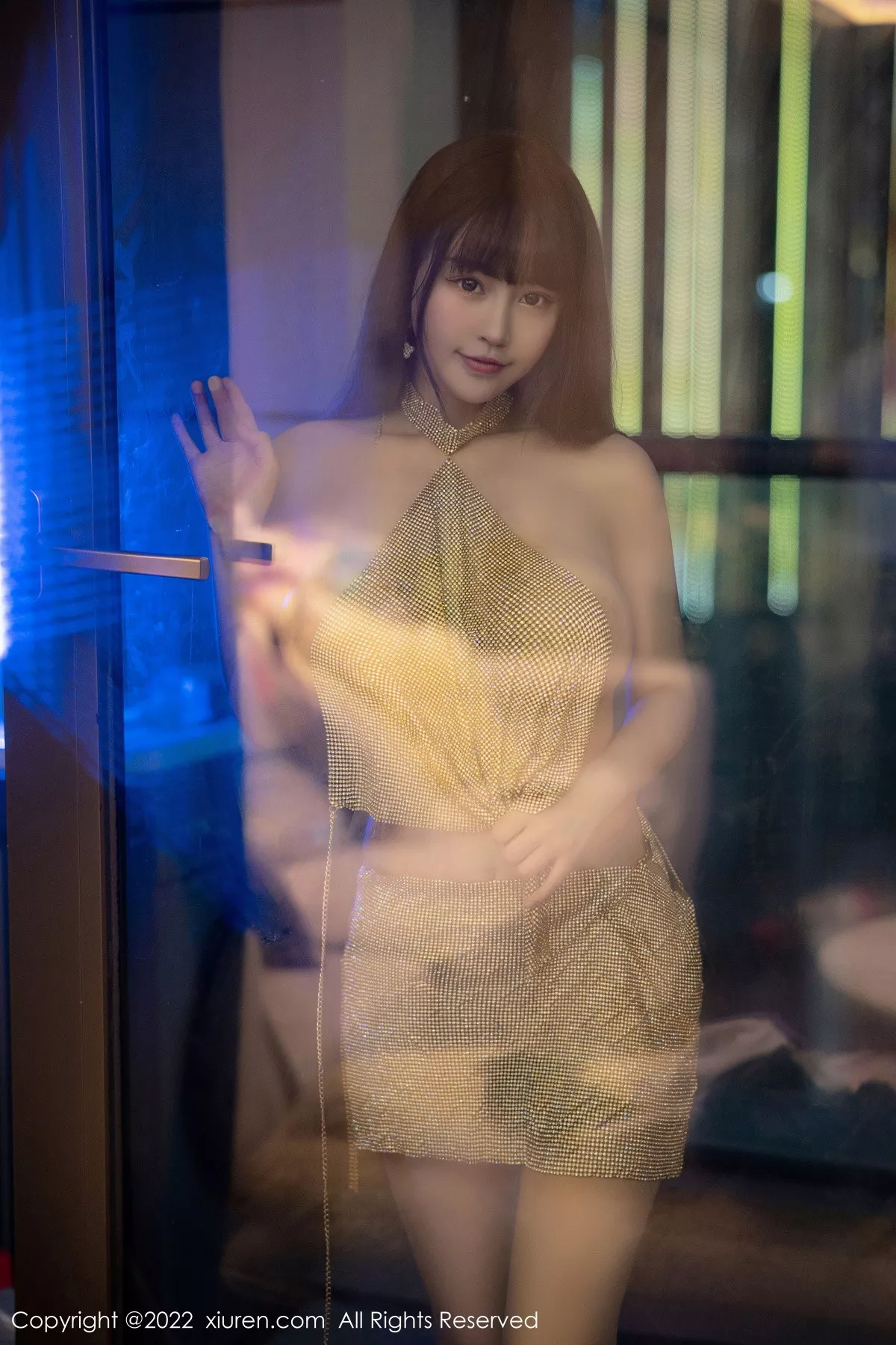 秀人集.com_[XiuRen秀人网]No.6044_女神朱可儿Flora大理旅拍金色闪亮连衣短裙秀丰满身材诱惑写真74P