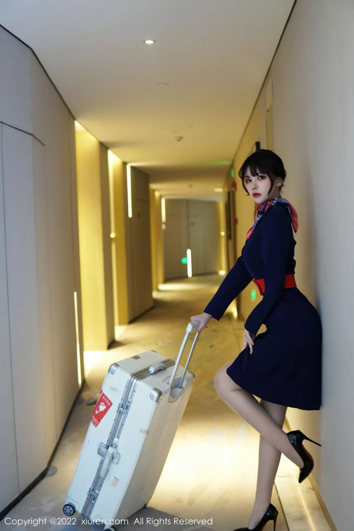 秀人集.com_[XiuRen秀人网]No.6048_模特桃桃子_脱深蓝空姐制服露红色蕾丝内衣秀曼妙身姿诱惑写真82P