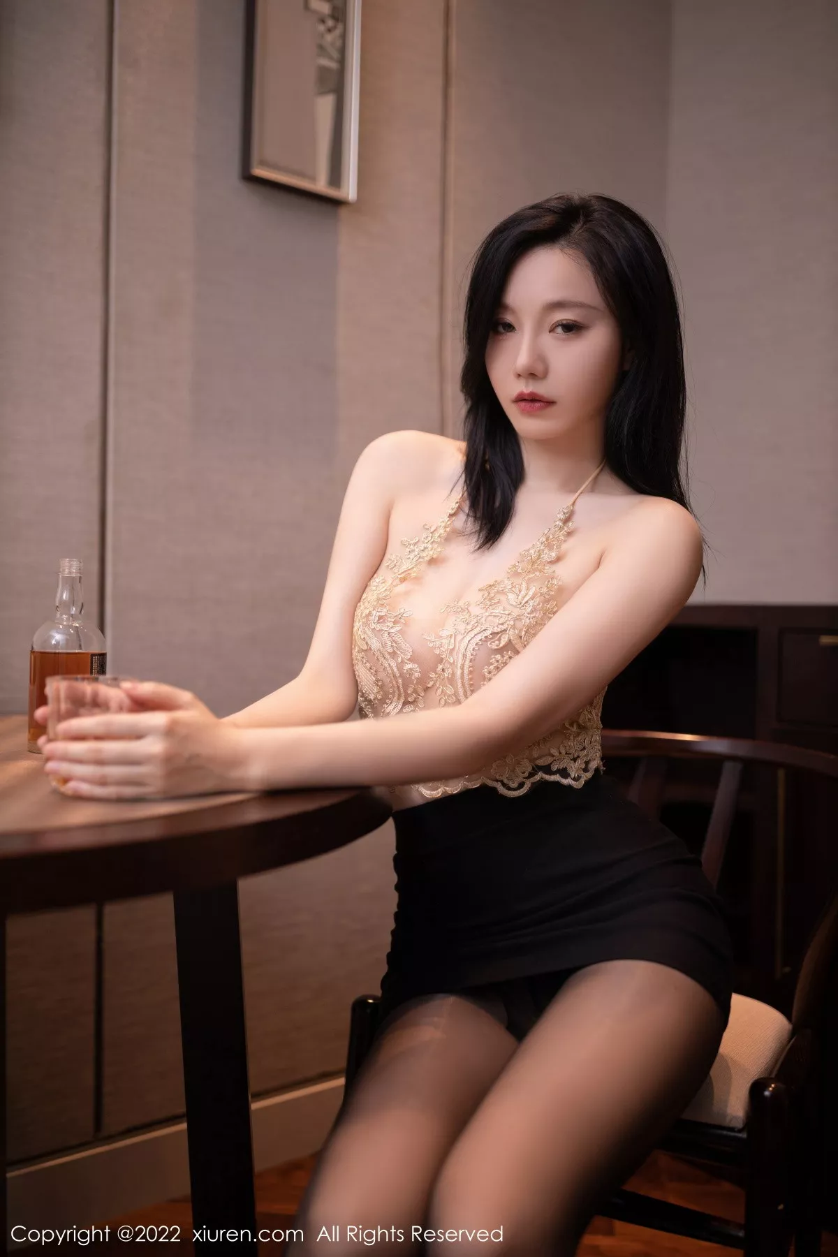 秀人集.com_[XiuRen秀人网]No.6051_模特安然anran半脱外衣露缕空金色蕾丝内衣秀惹火身材诱惑写真81P