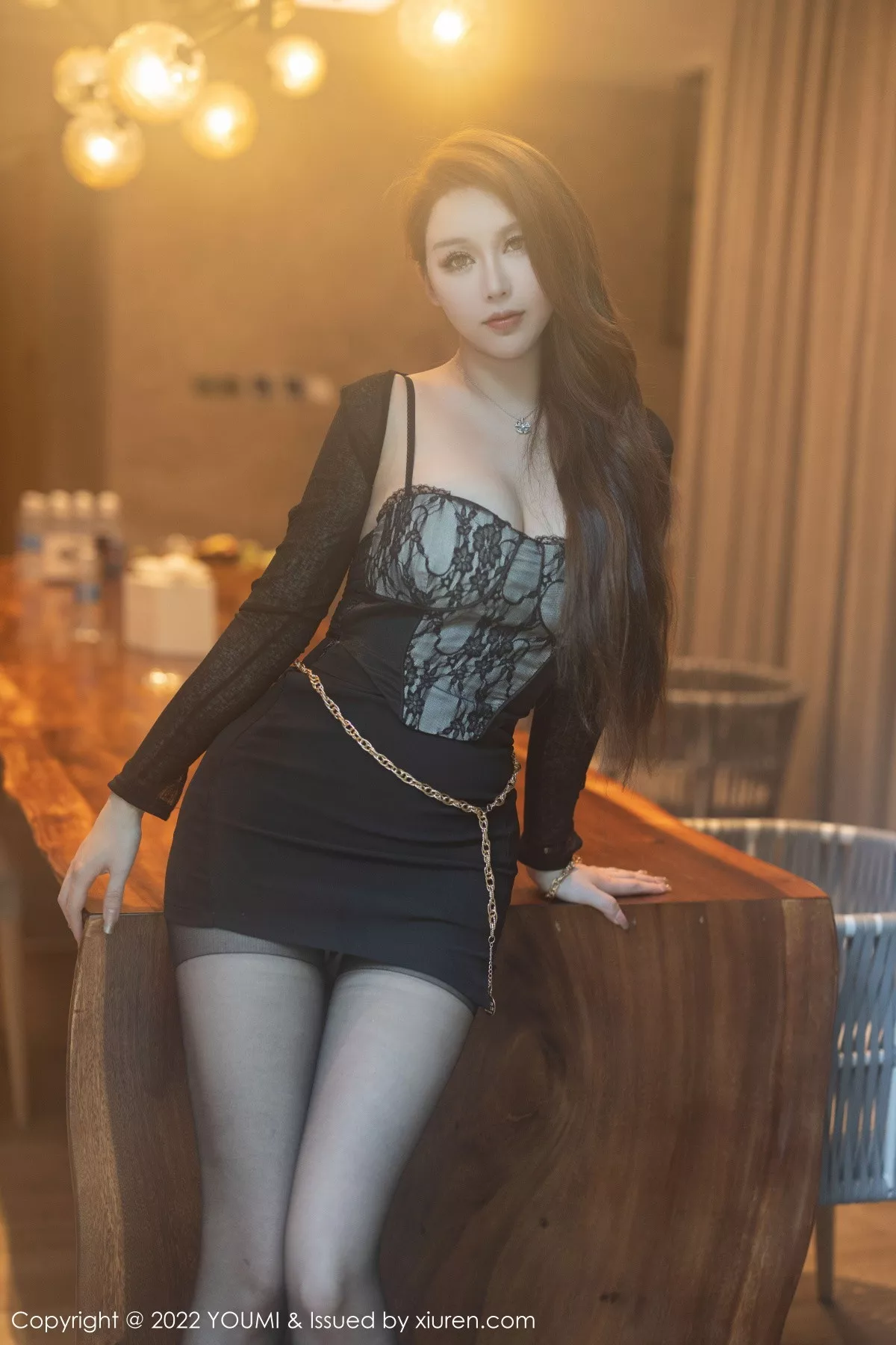 秀人集.com_[YouMi尤蜜荟]Vol.883_女神尤妮丝Egg黑色蕾丝吊带上衣配超薄开档黑丝秀翘臀诱惑写真45P