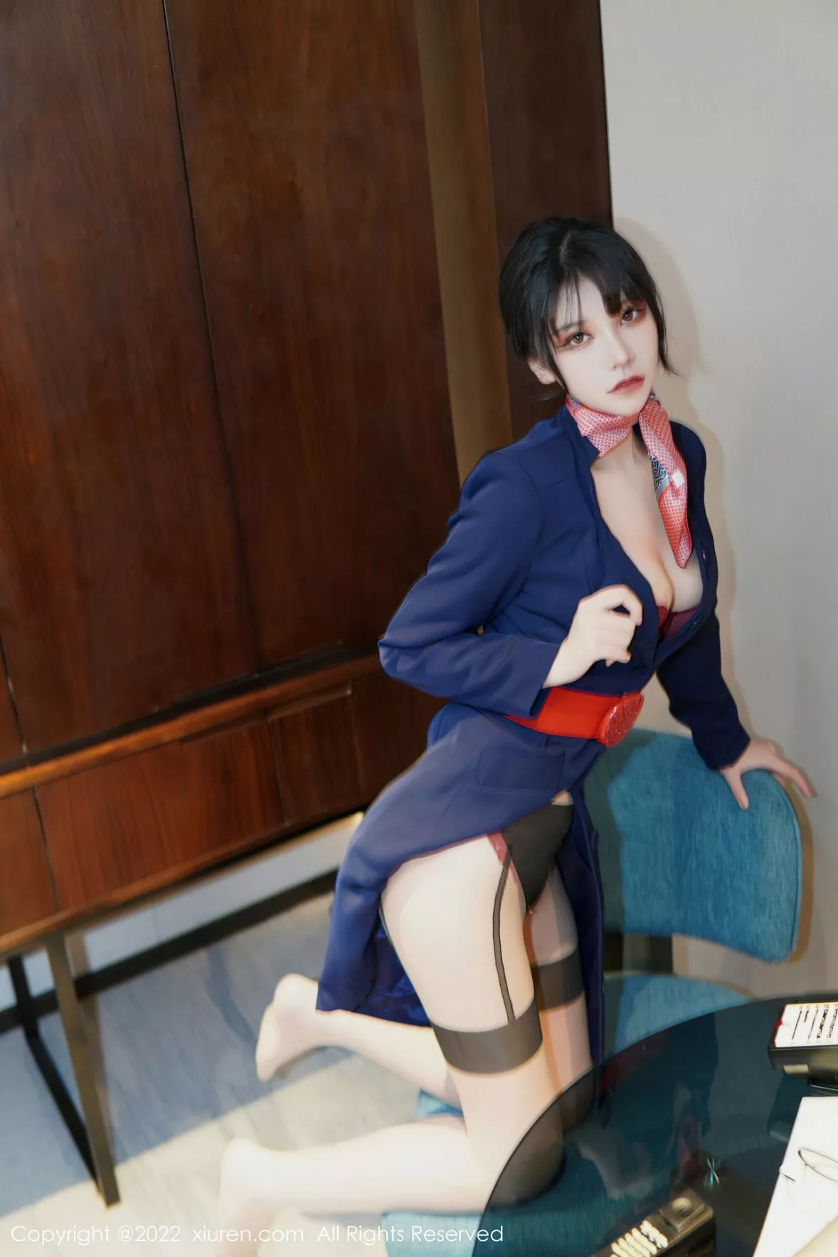 秀人集.com_[XiuRen秀人网]No.6048_模特桃桃子_脱深蓝空姐制服露红色蕾丝内衣秀曼妙身姿诱惑写真82P
