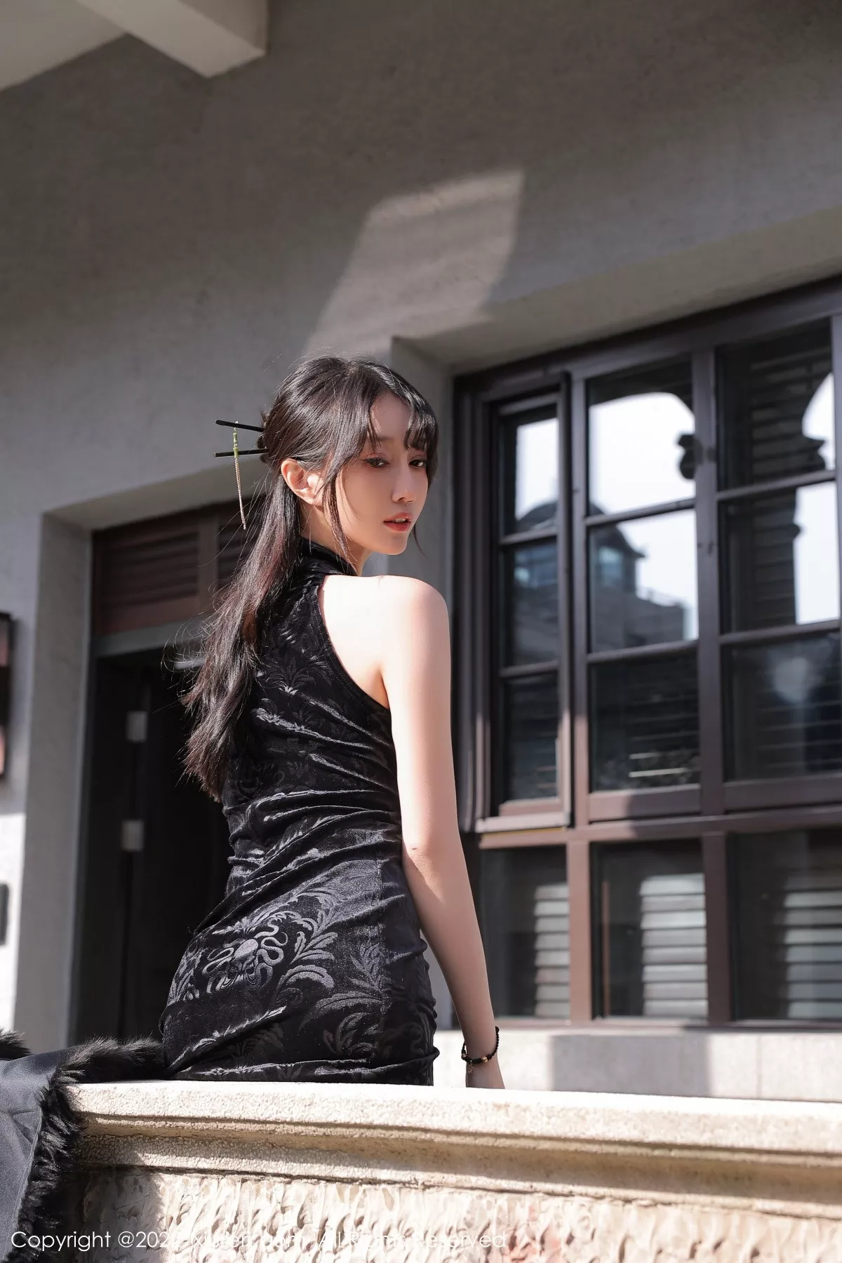 秀人集.com_[XiuRen秀人网]No.6050_模特玥儿玥er性感黑色露肩旗袍配超薄黑丝秀曼妙身姿迷人写真62P
