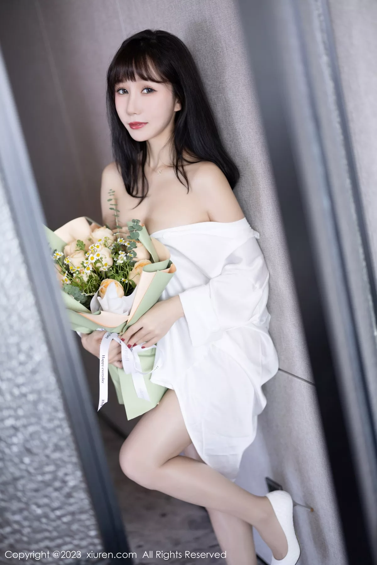 秀人集.com_[XiuRen秀人网]No.6153_模特波巧酱海南岛旅拍性感白T配原色丝袜秀曼妙身姿诱惑写真82P