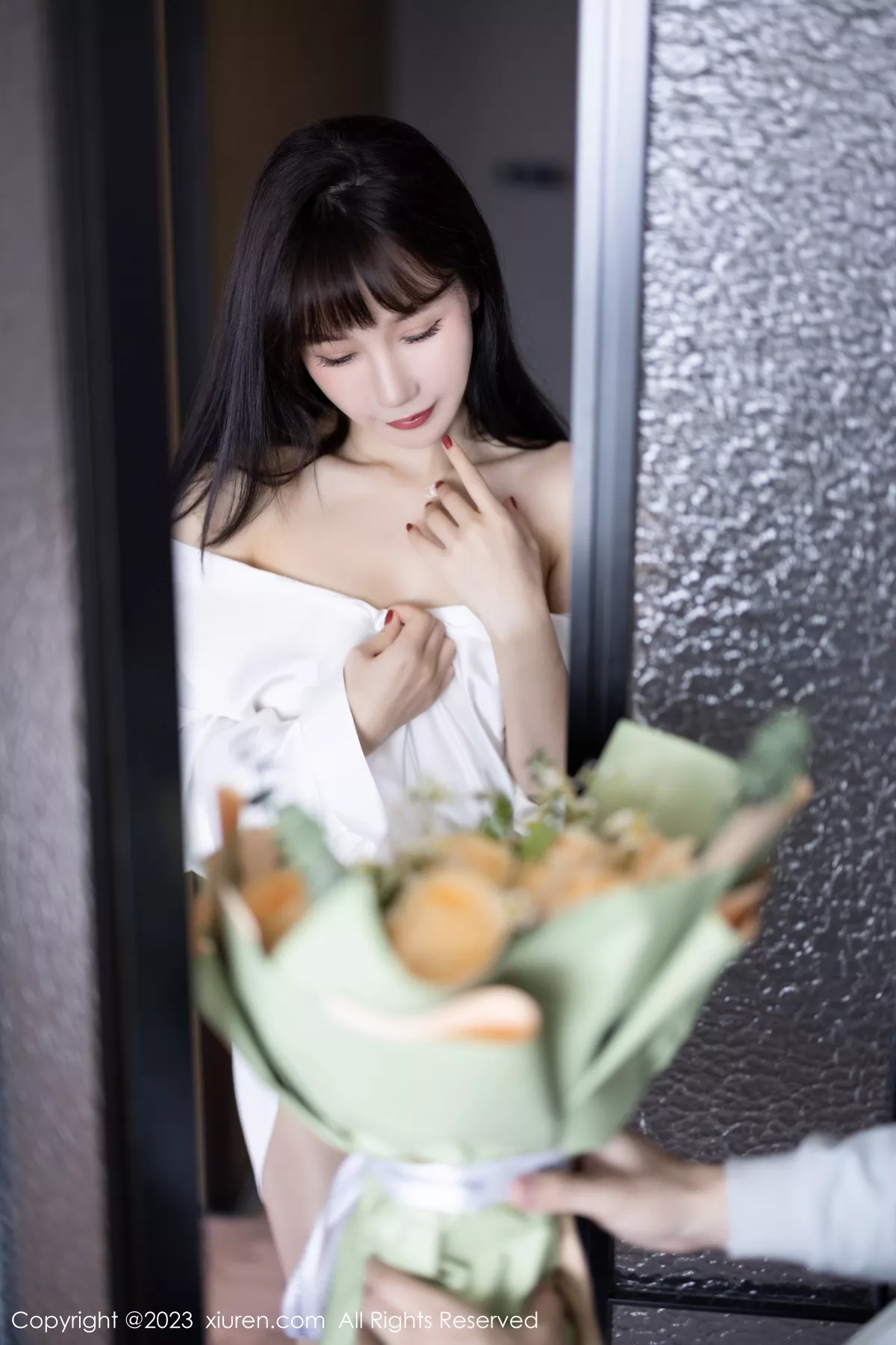 秀人集.com_[XiuRen秀人网]No.6153_模特波巧酱海南岛旅拍性感白T配原色丝袜秀曼妙身姿诱惑写真82P