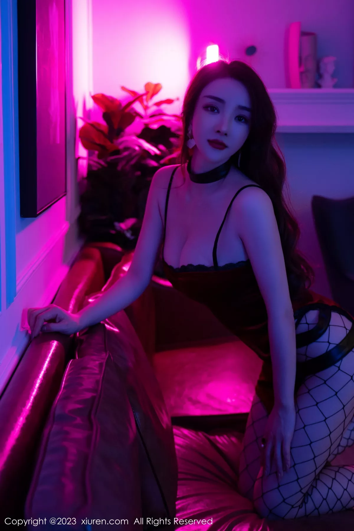 秀人集.com_[XiuRen秀人网]No.6192_新人雨儿1494性感红色吊带短裙配网格丝袜秀苗条身姿迷人写真60P