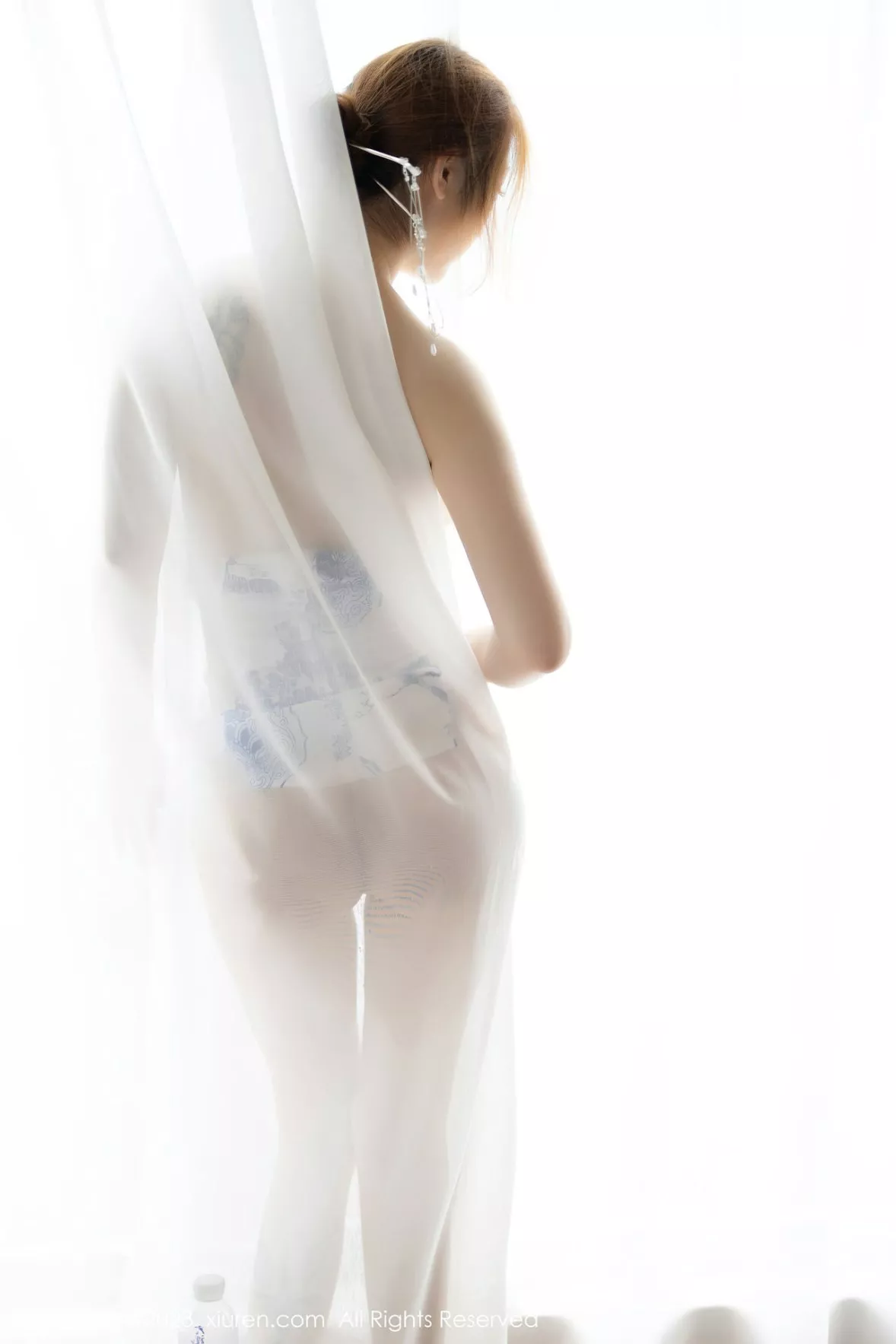 秀人集.com_[XiuRen秀人网]No.6199_女神妲己_Toxic白色轻透青花露肩服饰低胸秀丰满身材诱惑写真62P