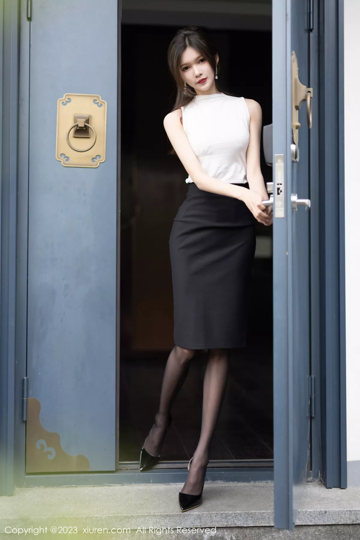 秀人集.com_[XiuRen秀人网]No.6194_模特程程程-海南岛旅拍半脱露红色蕾丝内衣配超薄黑丝诱惑写真81P