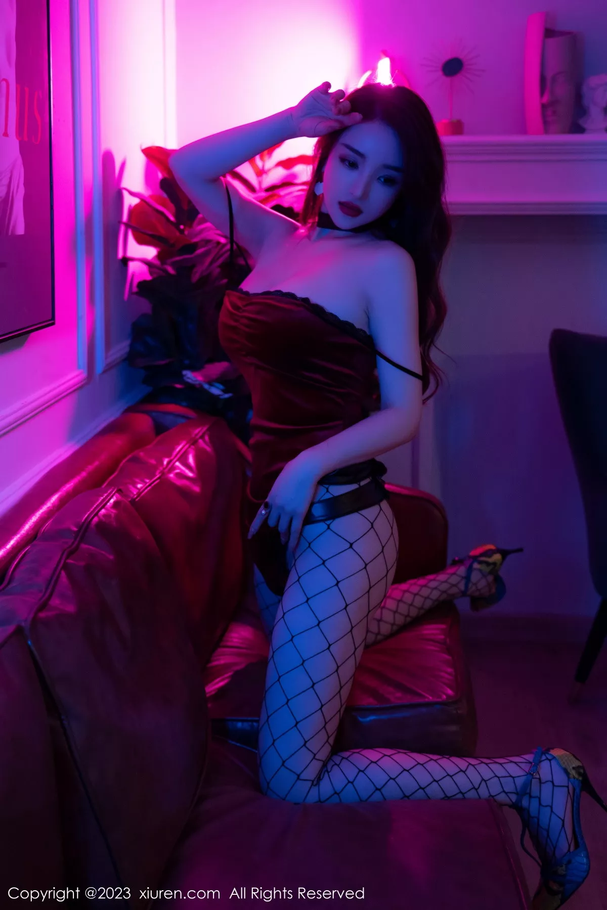 秀人集.com_[XiuRen秀人网]No.6192_新人雨儿1494性感红色吊带短裙配网格丝袜秀苗条身姿迷人写真60P