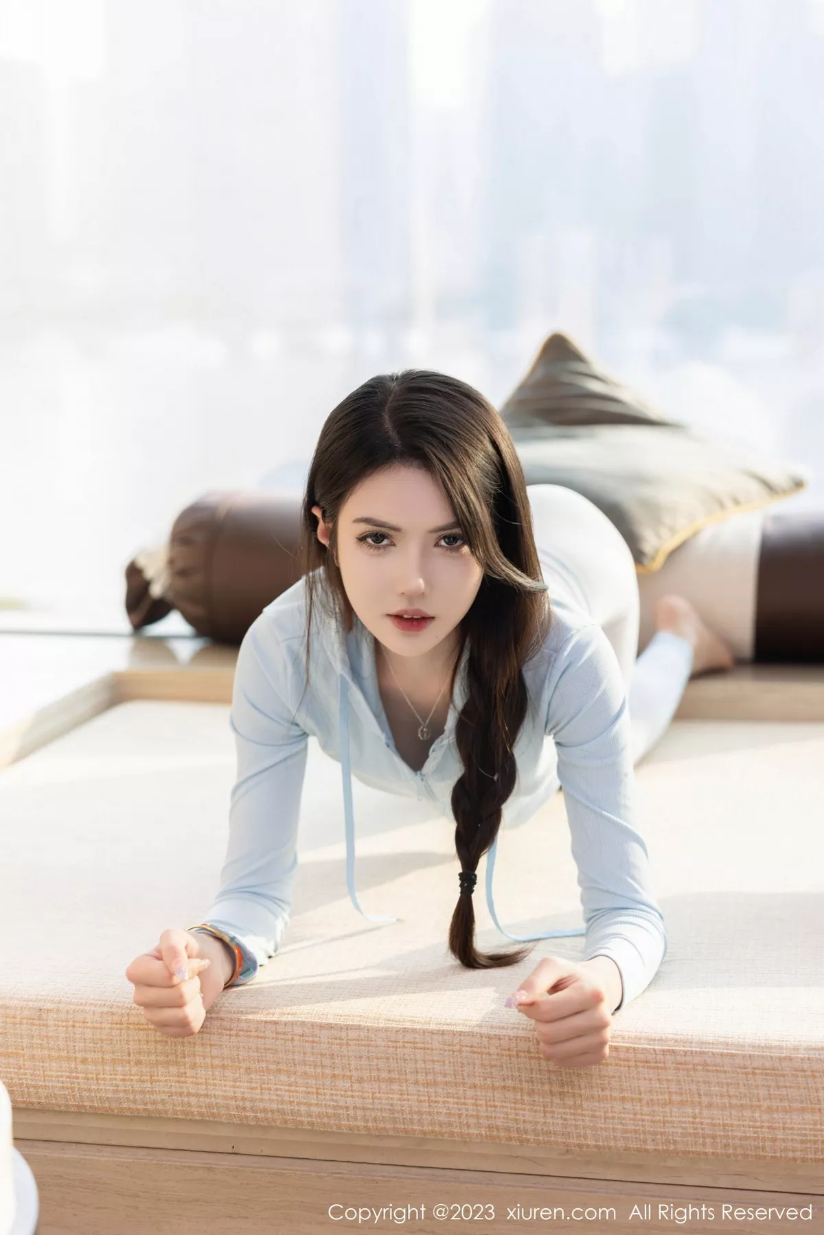 秀人集.com_[XiuRen秀人网]No.6195_模特媛媛酱belle浅蓝色上衣配薄透收身长裤秀惹火身材诱惑写真97P