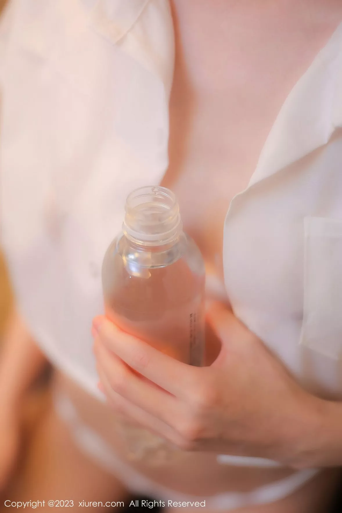 秀人集.com_[XiuRen秀人网]No.6200_新人模特甜佳佳浴室白色短款上衣配格子裙秀曼妙身姿迷人写真83P