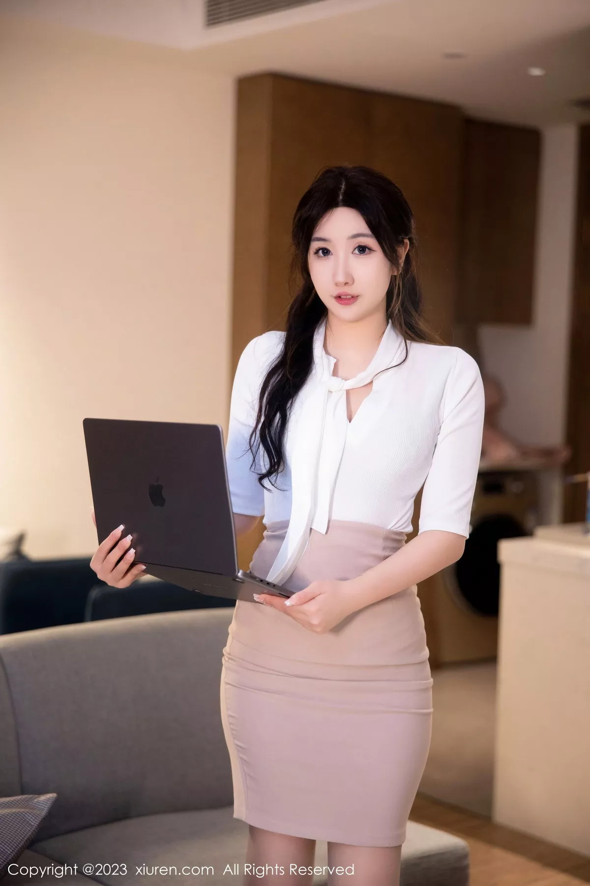 秀人集.com_[XiuRen秀人网]No.6207_模特江真真白色Ol职业装露淡蓝色蕾丝内衣秀丰腴身姿迷人写真110P