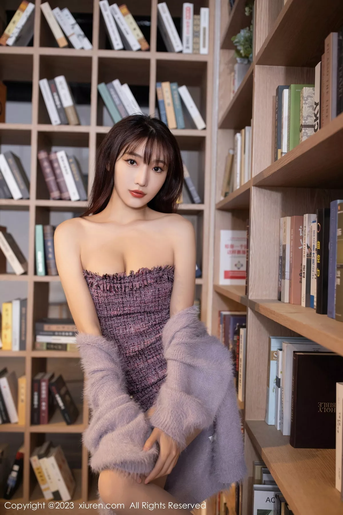 秀人集.com_[XiuRen秀人网]No.6209_模特陆萱萱图书馆场景紫色露肩连衣短裙配超薄肉丝完美诱惑写真81P