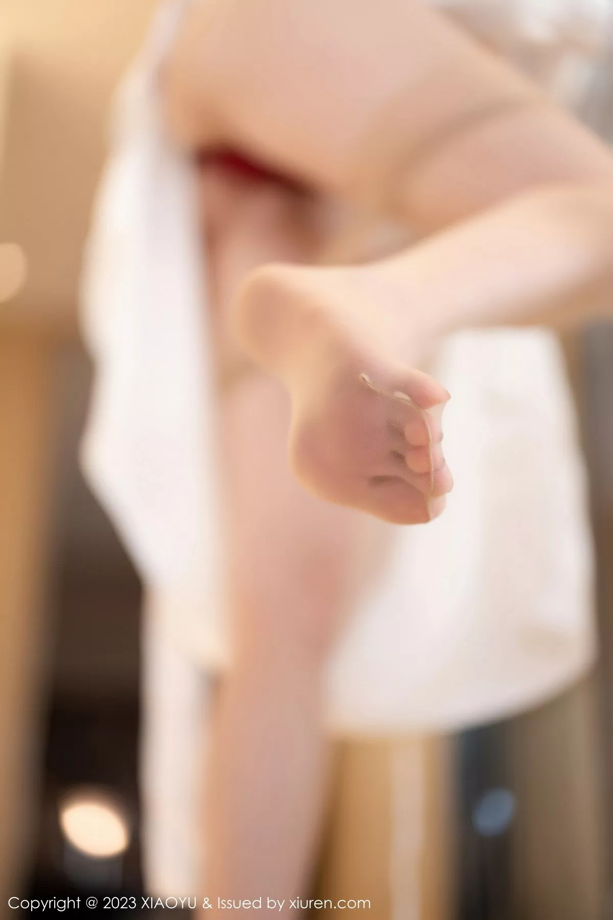 秀人集.com_[XiaoYu画语界]Vol.957_女神徐莉芝Booty白色露肩连衣裙配超薄肉丝秀娇美身段诱惑写真94P