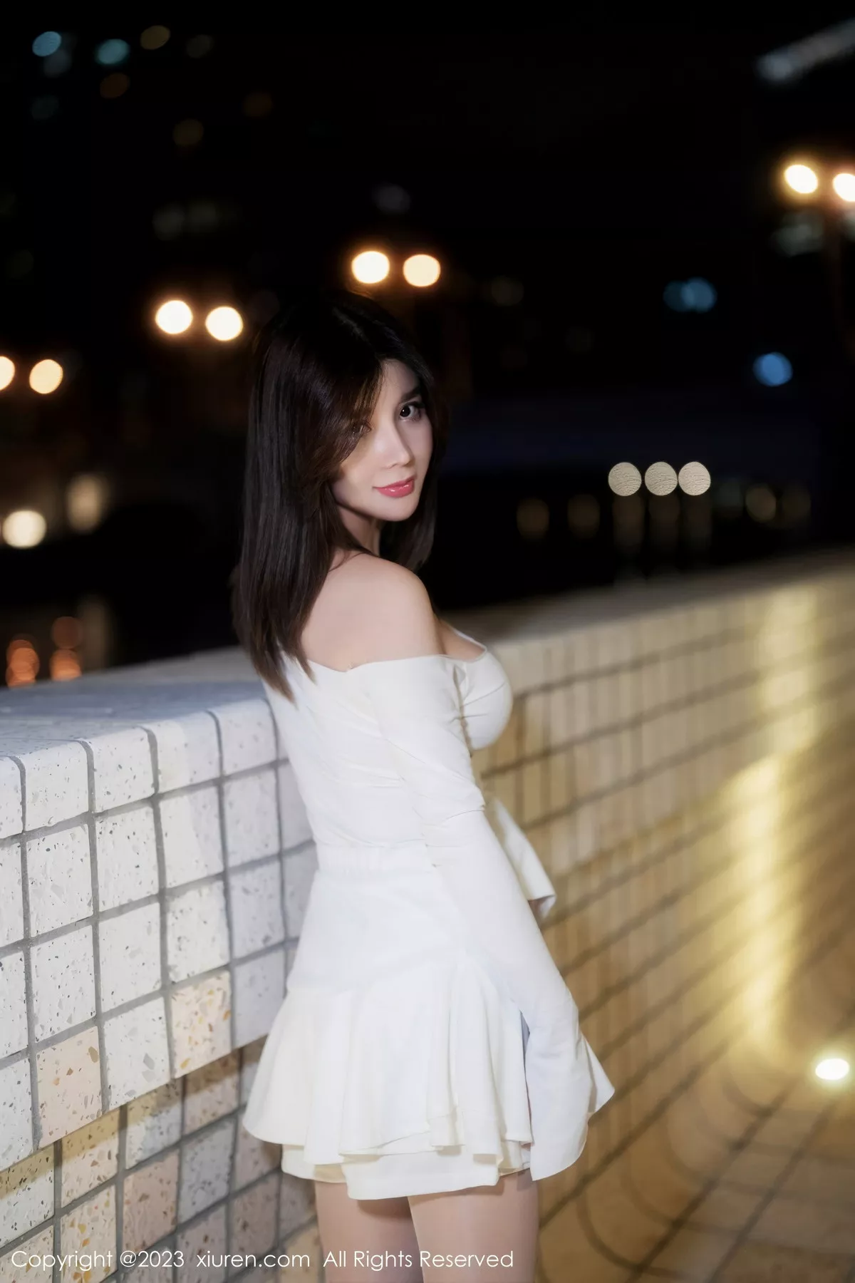 秀人集.com_[XiuRen秀人网]No.6218_模特周jojobaby性感露肩白裙配超薄无内肉丝秀惹火身材诱惑写真60P